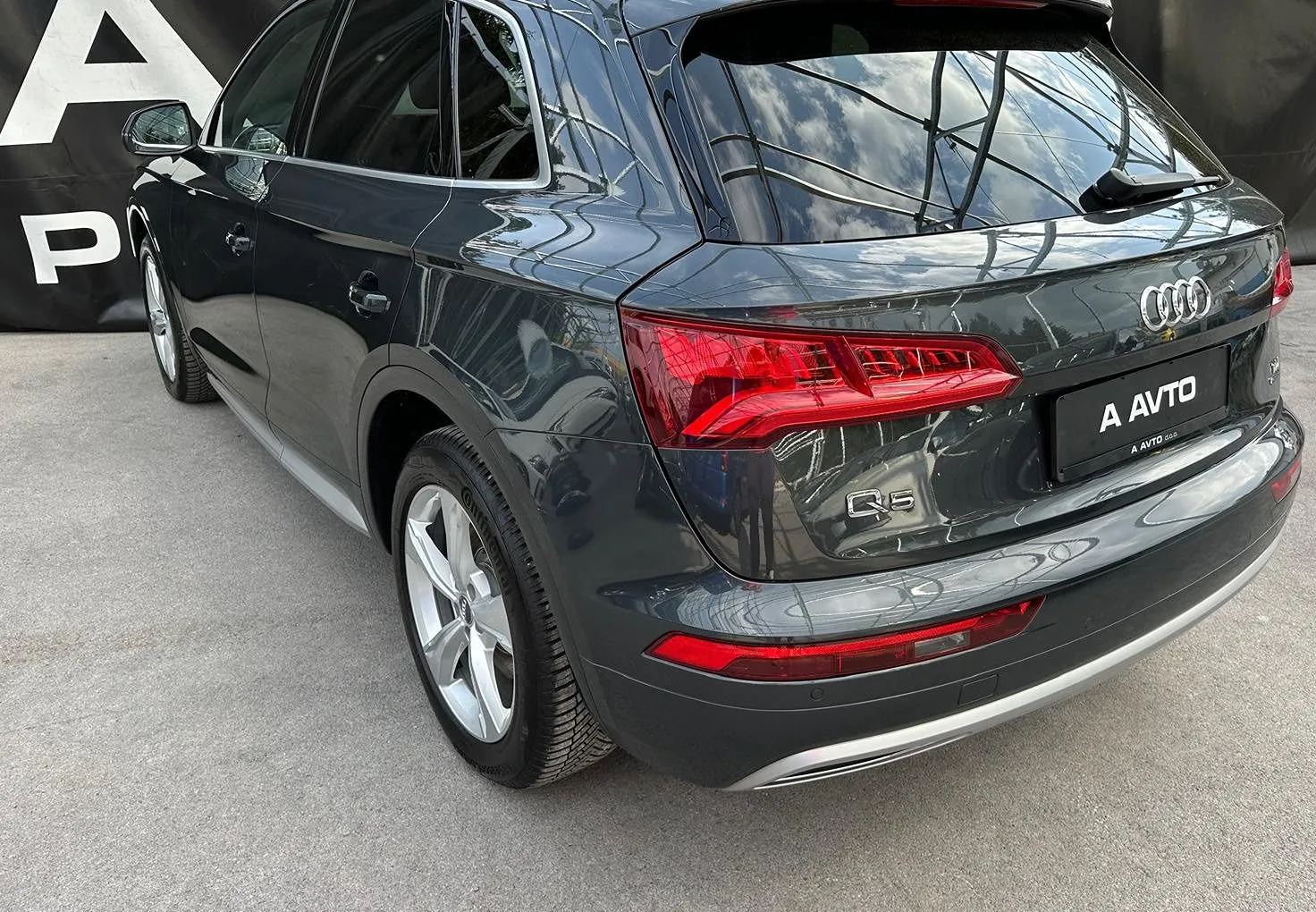 Zunanja slika - Audi Q5 - 2.0TDI avt. Q. Sport-VIRTUAL-MATRIX-KEYLESS-19COL - 5