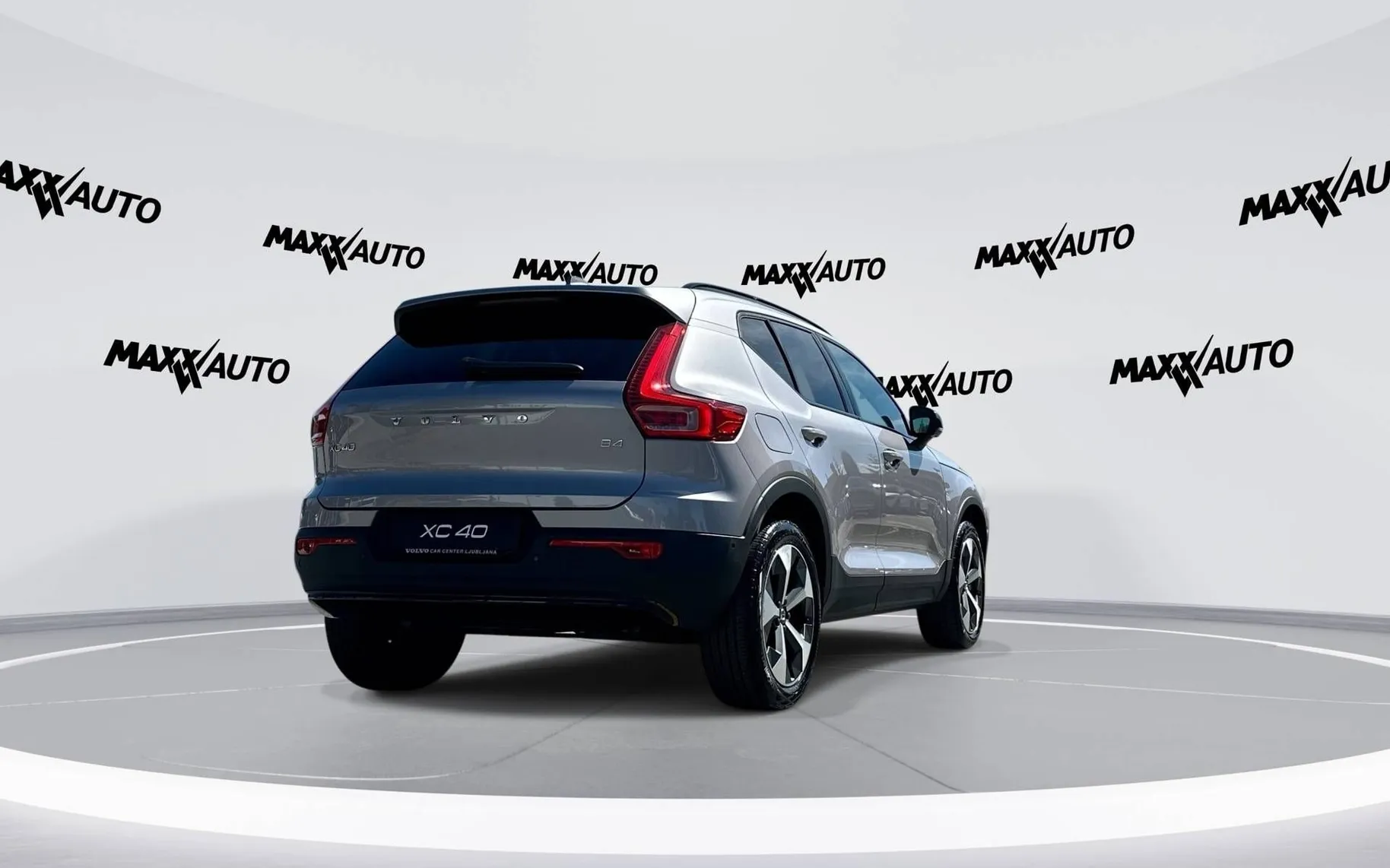 Zunanja slika - Volvo XC40 - B4P Ultra Dark Avt. - 5