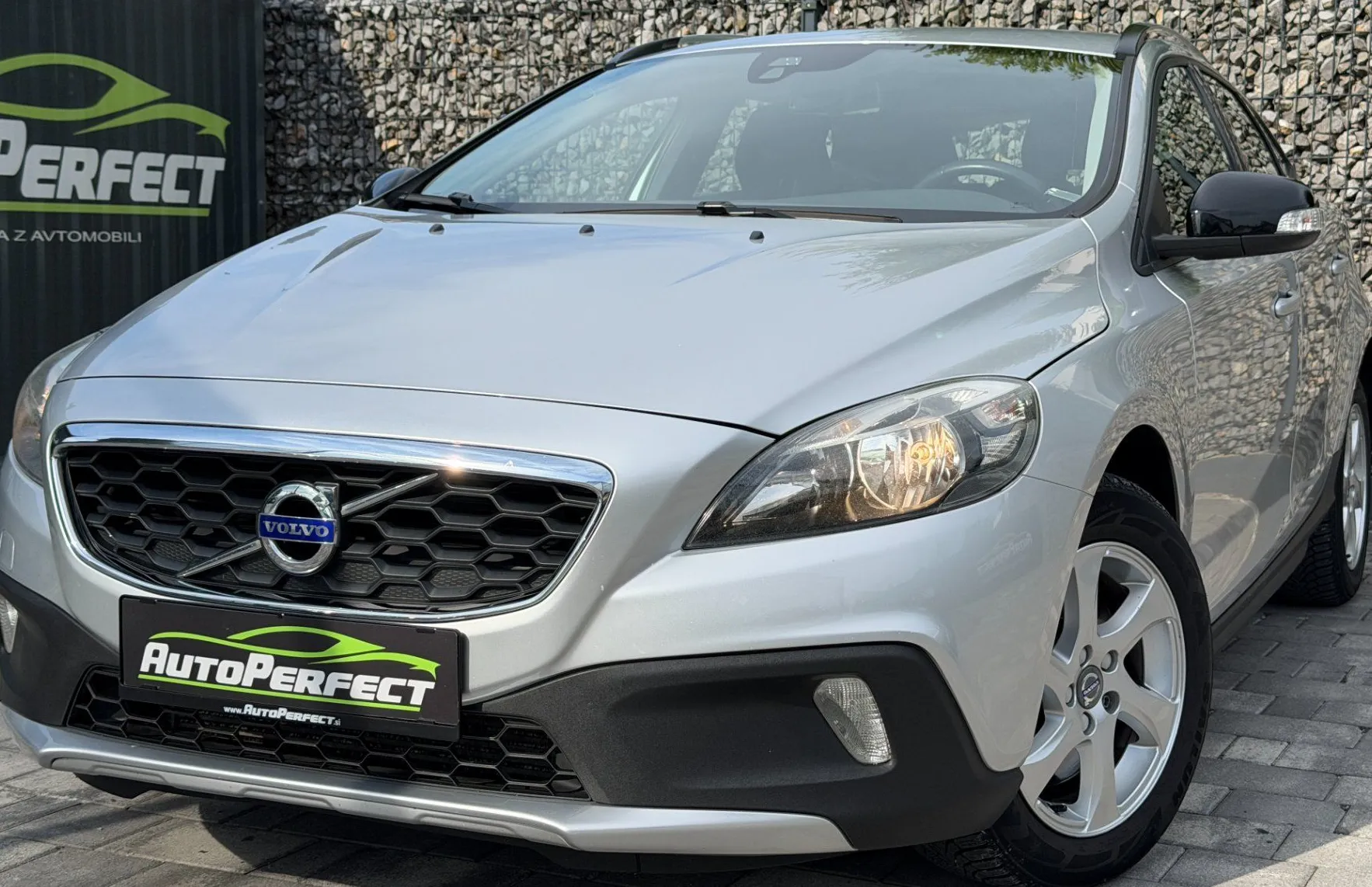 Zunanja slika - Volvo V40 Cross Country - 2.0TD D2|SLO|PDC|KLJUKA|V.SERVIS - 3