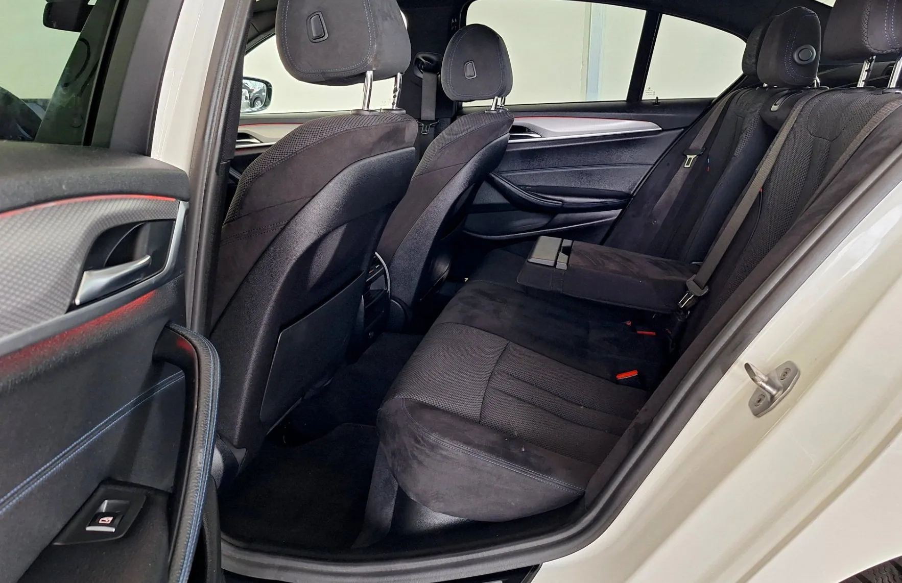 Zunanja slika - BMW Serija 5 - : 520d M-Performance•PANO•AMBIENT•ADAPTIVE LED• - 17