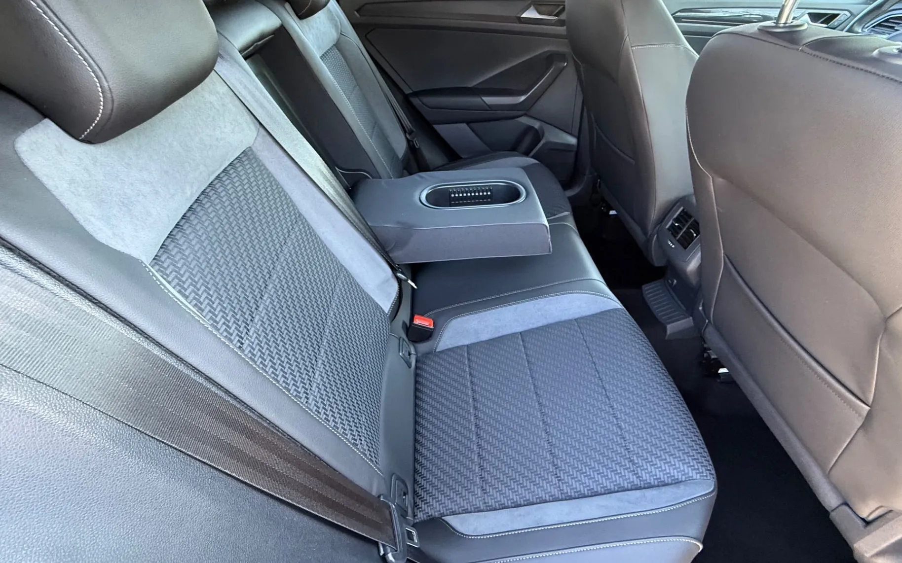 Zunanja slika - VW T-Roc - 2.0 TDI Dsg IQ Drive-2xRLine-Full led-Virtual-F1.. - 16