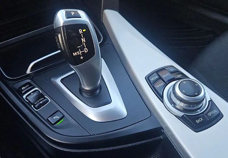Zunanja slika - BMW Serija 3 - Touring: 318d 150ks AUTOMATIC °NAVI° °GRETJE SEDEŽEV° - 11