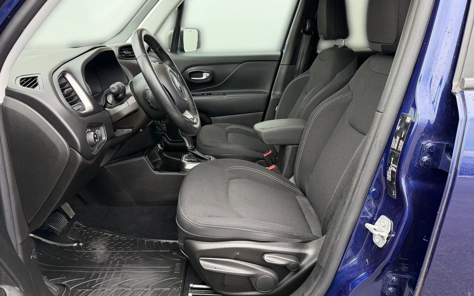 Notranja slika - Jeep Renegade - 1.6 MultiJet Limited TCT-LED-Tempomat-Vlečna klj.. - 7
