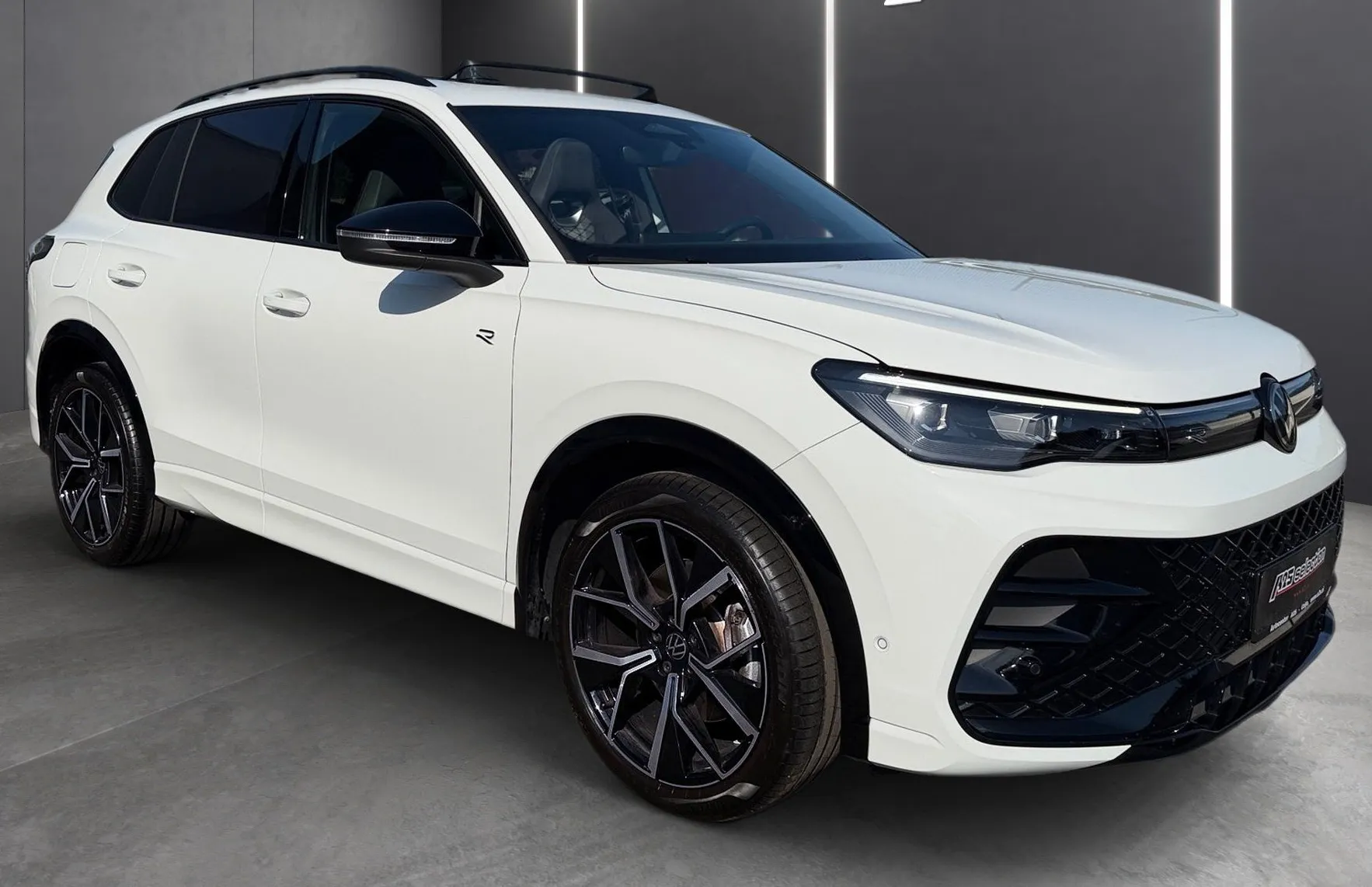 Zunanja slika - VW Tiguan - 2.0 TDI DSG R-Line  4Joy - 2