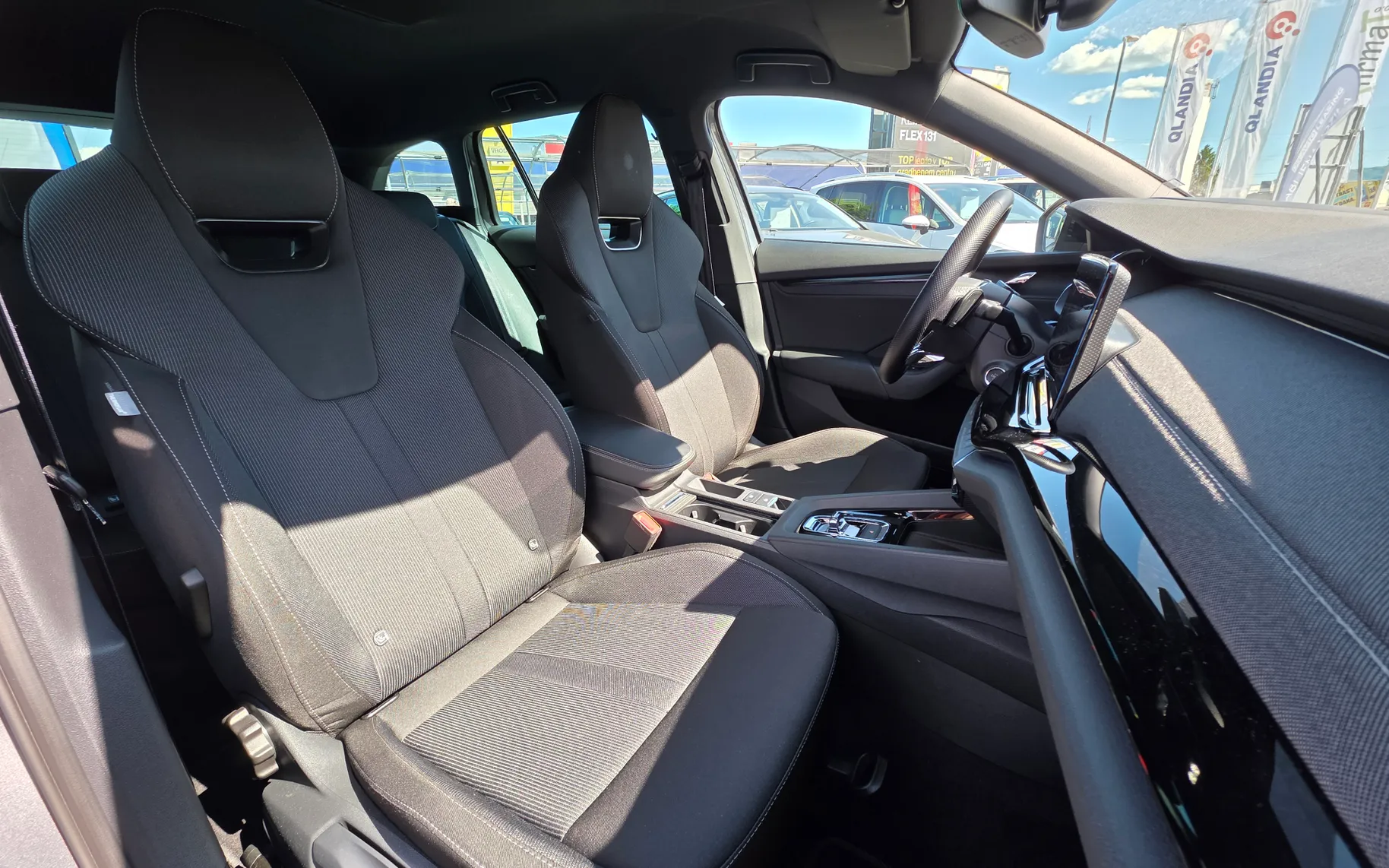 Notranja slika - Škoda Octavia - Combi 2.0 TDI Sportline DSG.MATRIX.HUD.AMBIENTAL. - 34