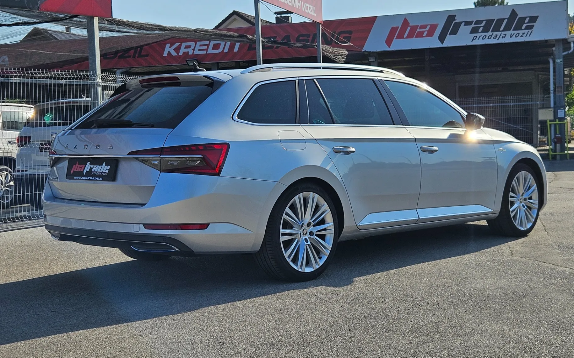 Zunanja slika - Škoda Superb - Combi 2,0 TDI L&K DSG - 4