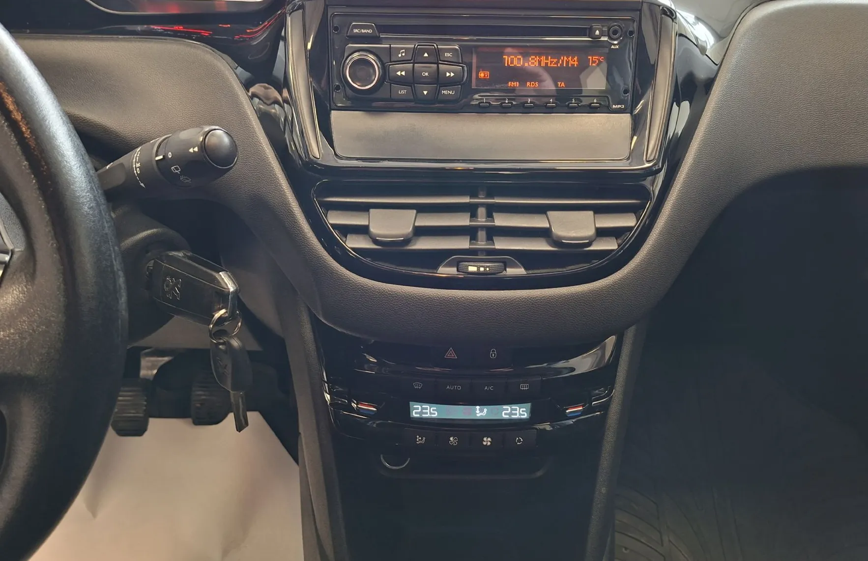 Zunanja slika - Peugeot 208 - ACTIVE 1.4-HITRI KREDIT-ODLIČEN- - 15