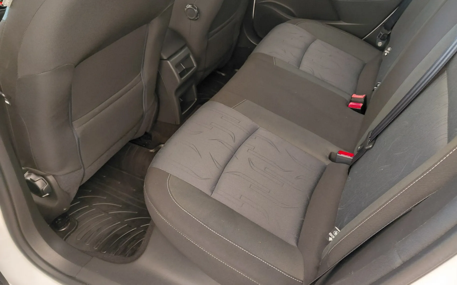 Notranja slika - Citroën C4 - 1.6 e-HDi 6 PRESTAV-NAVIGACIJA-TEMPOMAT-ODLIČEN - 8