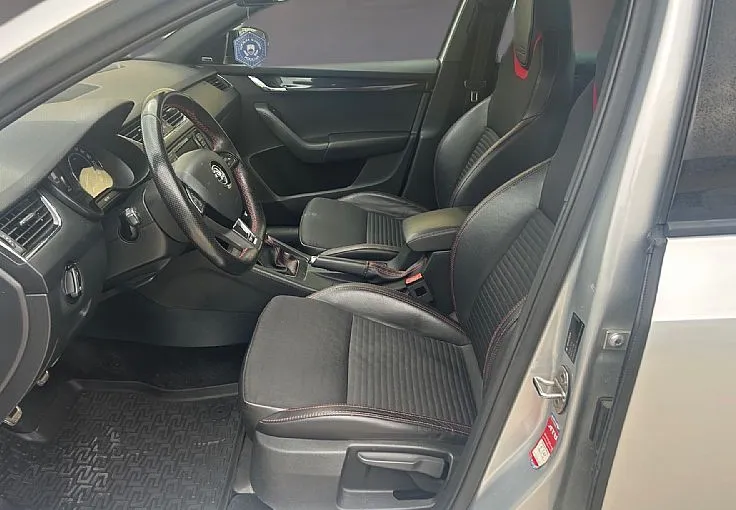 Zunanja slika - Škoda Octavia - Combi 2.0 TDI RS - 10