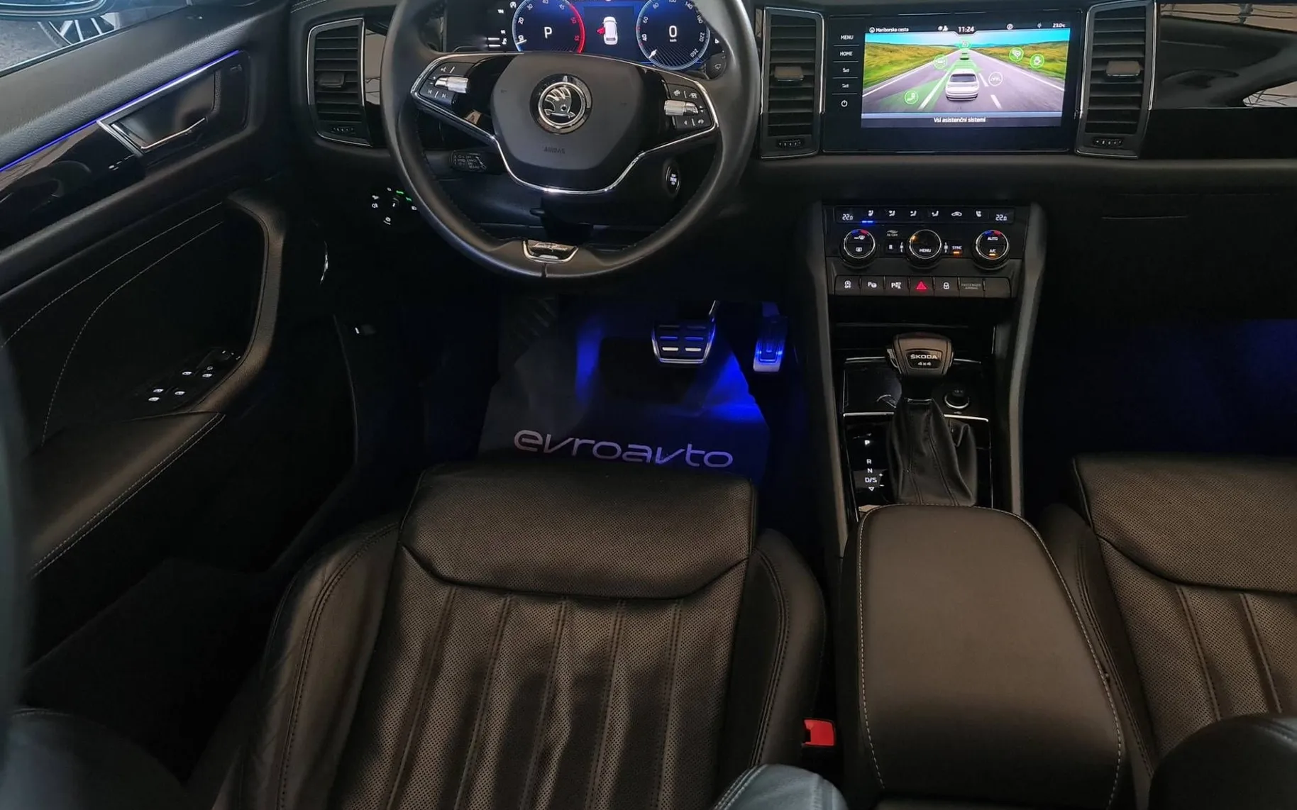Notranja slika - Škoda Kodiaq - 4x4 2.0 TDI L K DSG  Laurin   Klement•Panorama - 10