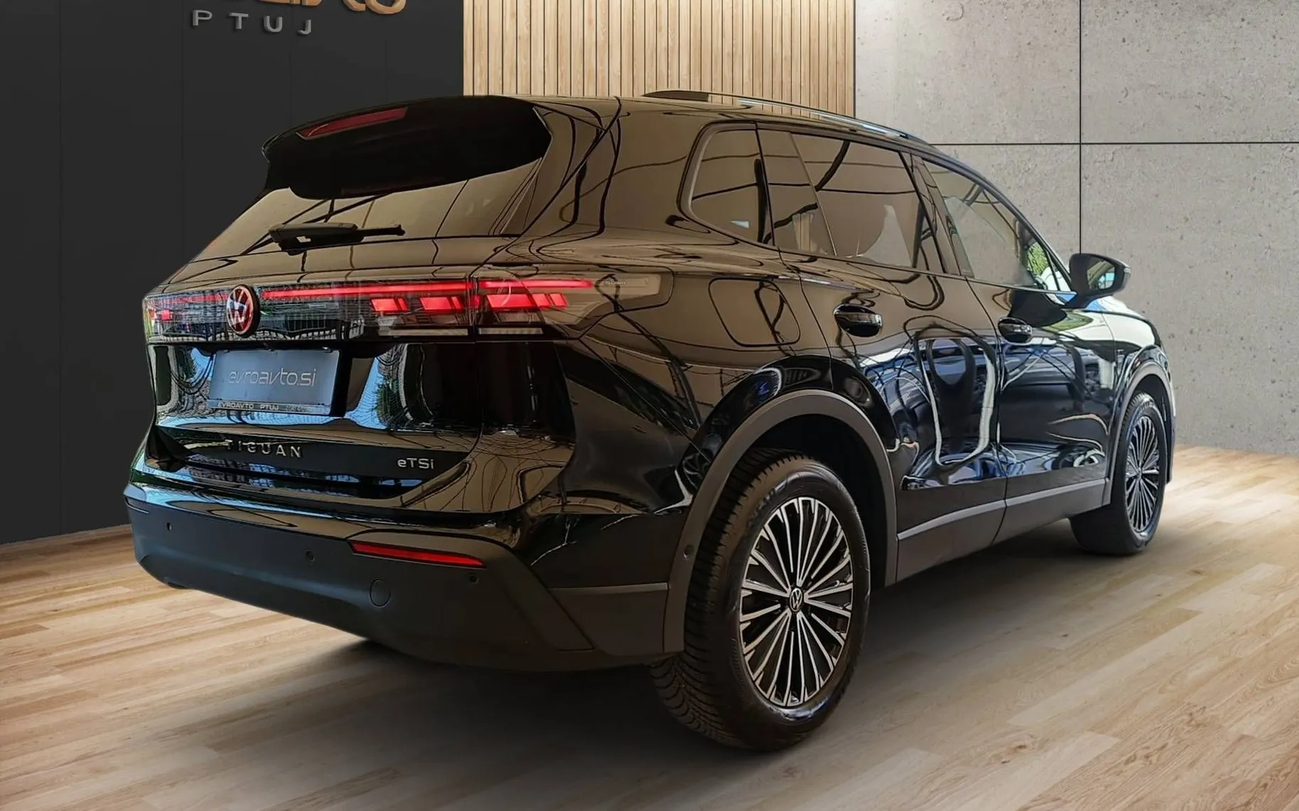 Zunanja slika - Volkswagen Tiguan - 1.5 eTSI BMT Life DSG 1 Lastnik-Tov.garancija - 3