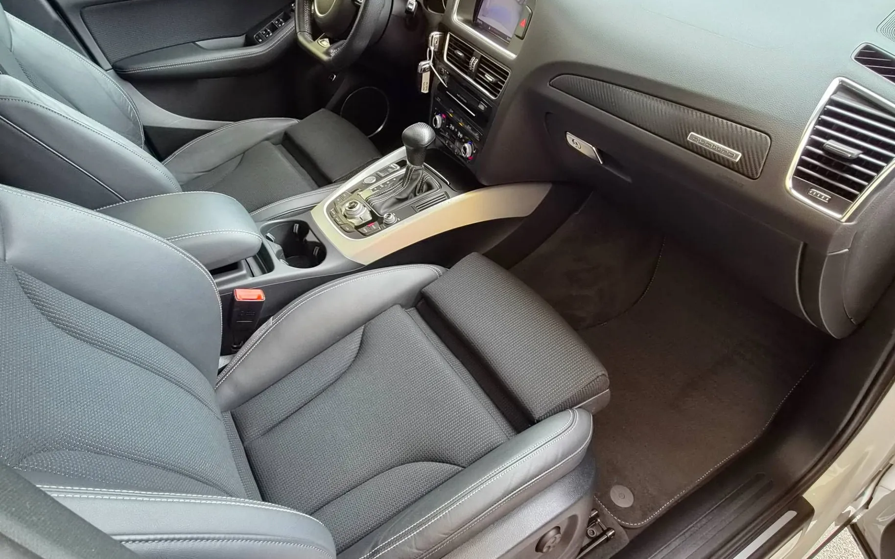 Notranja slika - Audi Q5 - 2.0TDI-QUATTRO-3XS-LINE-PANORAMA-ACC-KAMERA-20COL- - 7