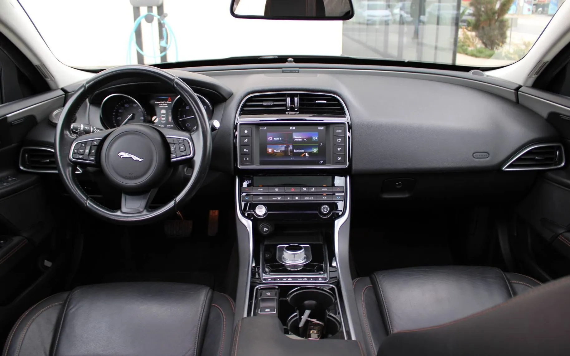 Zunanja slika - Jaguar XE - 2.0D 180PS R-Sport AUT PANO AKT TEMPO GRET SED - 7