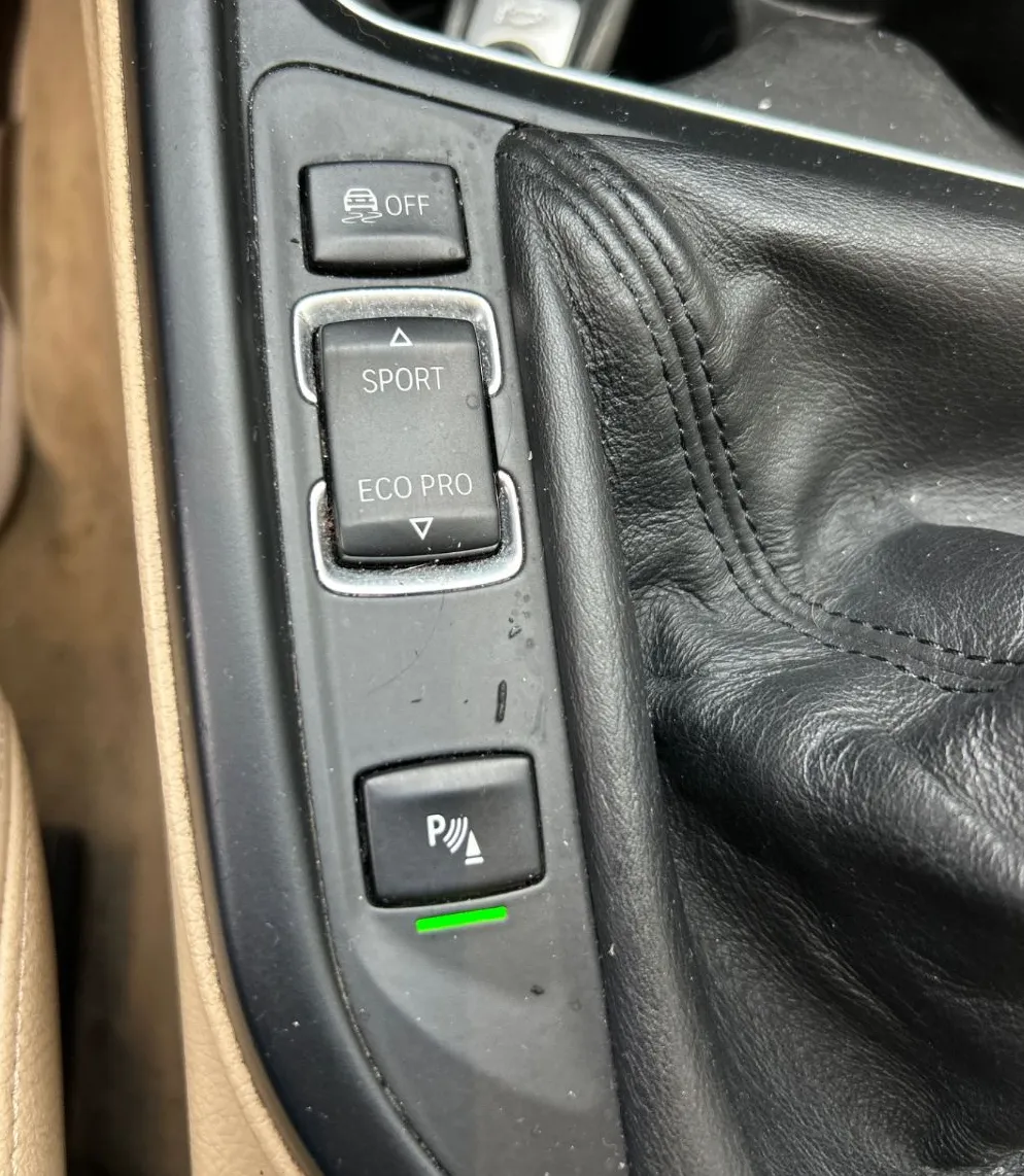 Zunanja slika - BMW Serija 3 - Touring: 318d Touring Sport Line-XSENON-NAVI-GRETJE SEDE - 12