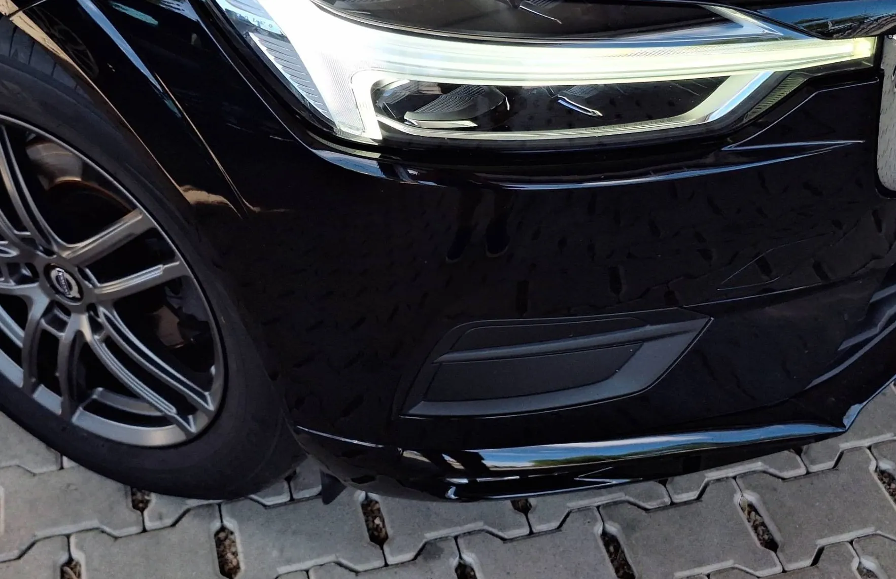 Zunanja slika - Volvo XC60 - D4 AWD Aut. Momentum•PDC•ALU19•VIRTUAL•... - 6