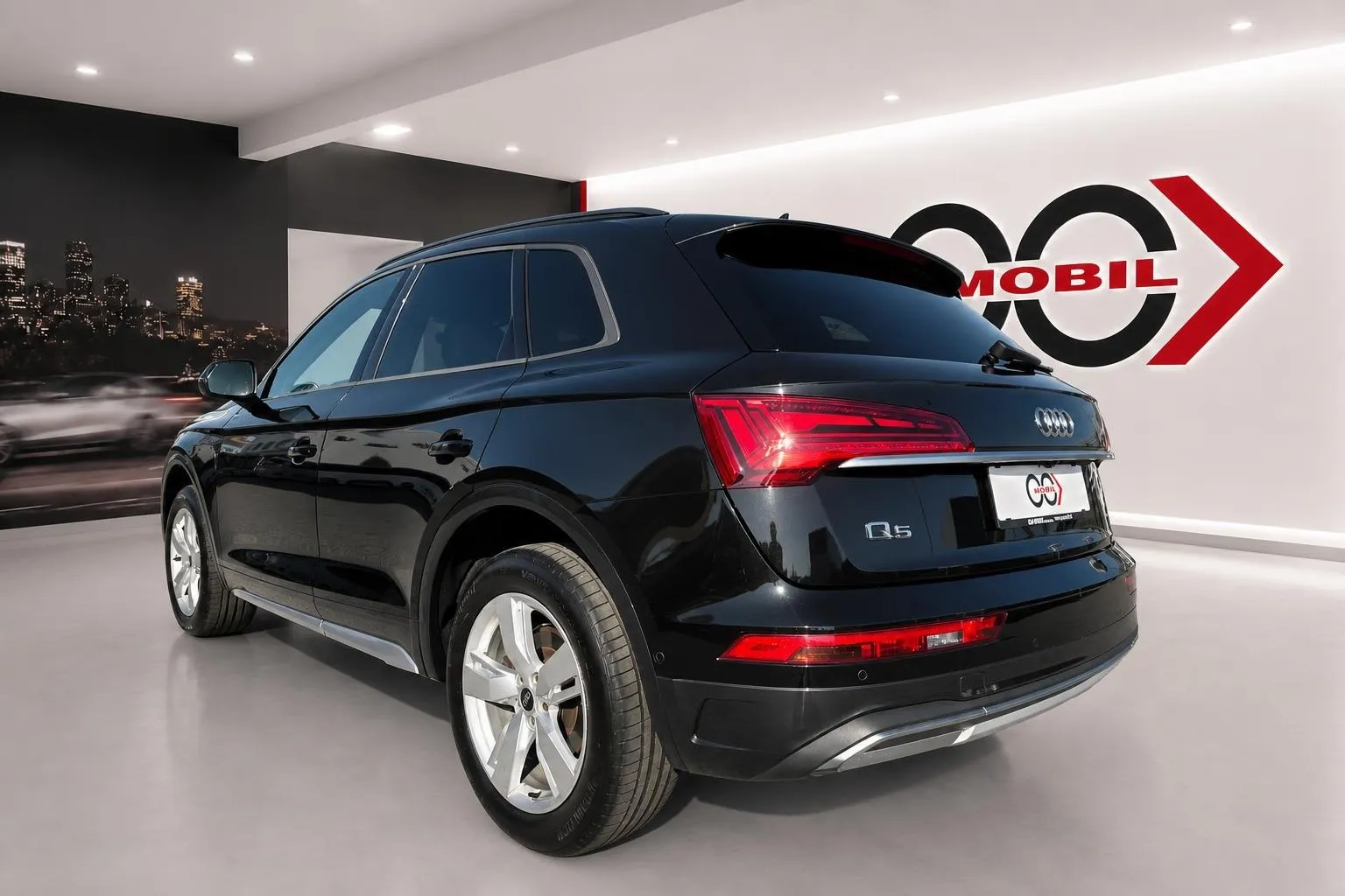 Notranja slika - Audi Q5 - quattro 40 TDI Advanced S tronic S-line - 7