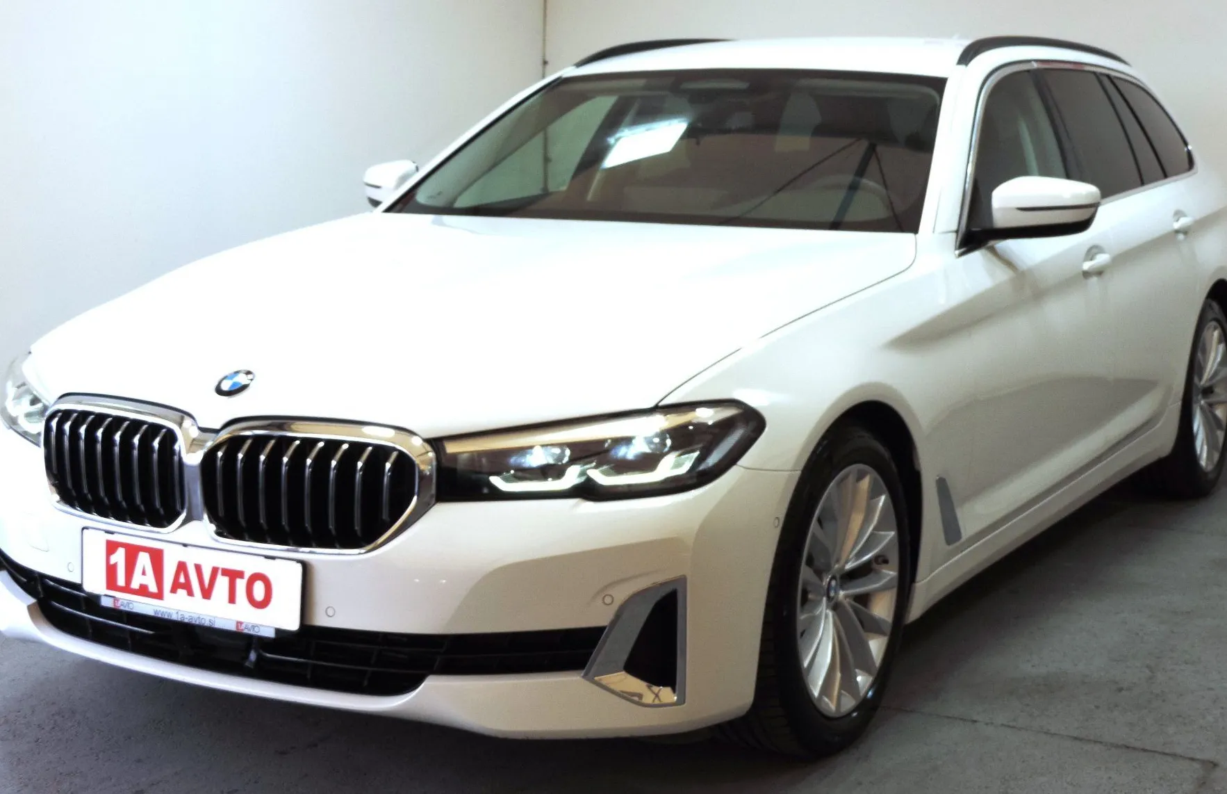 Zunanja slika - BMW Serija 5 - Touring: 520d xDrive Touring Avt. Luxury - 1
