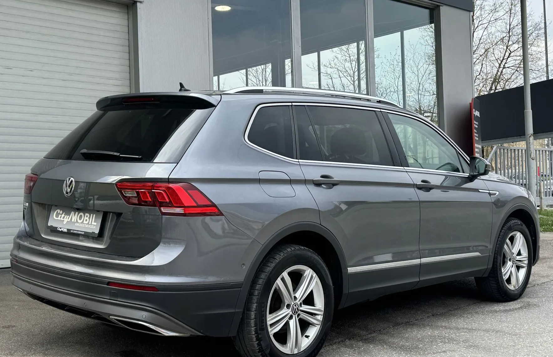 Zunanja slika - VW Tiguan Allspace - 7 SEDEŽEV-AVTOMATIK-EDITION-RADAR-NVI-KAMERA-GRET - 4