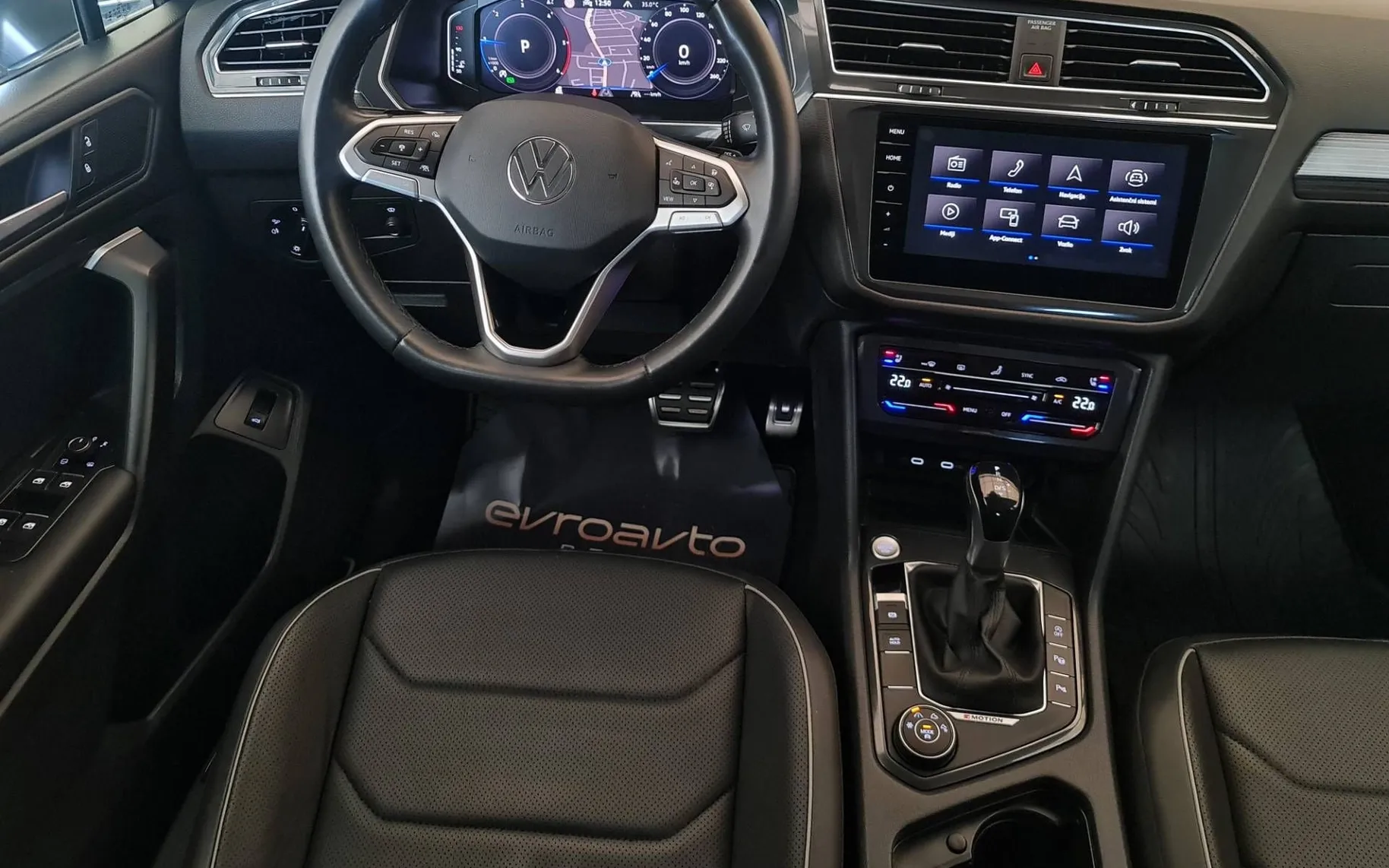 Notranja slika - Volkswagen Tiguan Allspace - 4motion 2.0 TDI Elegance DSG•Matrix•Head-Up disp.. - 9