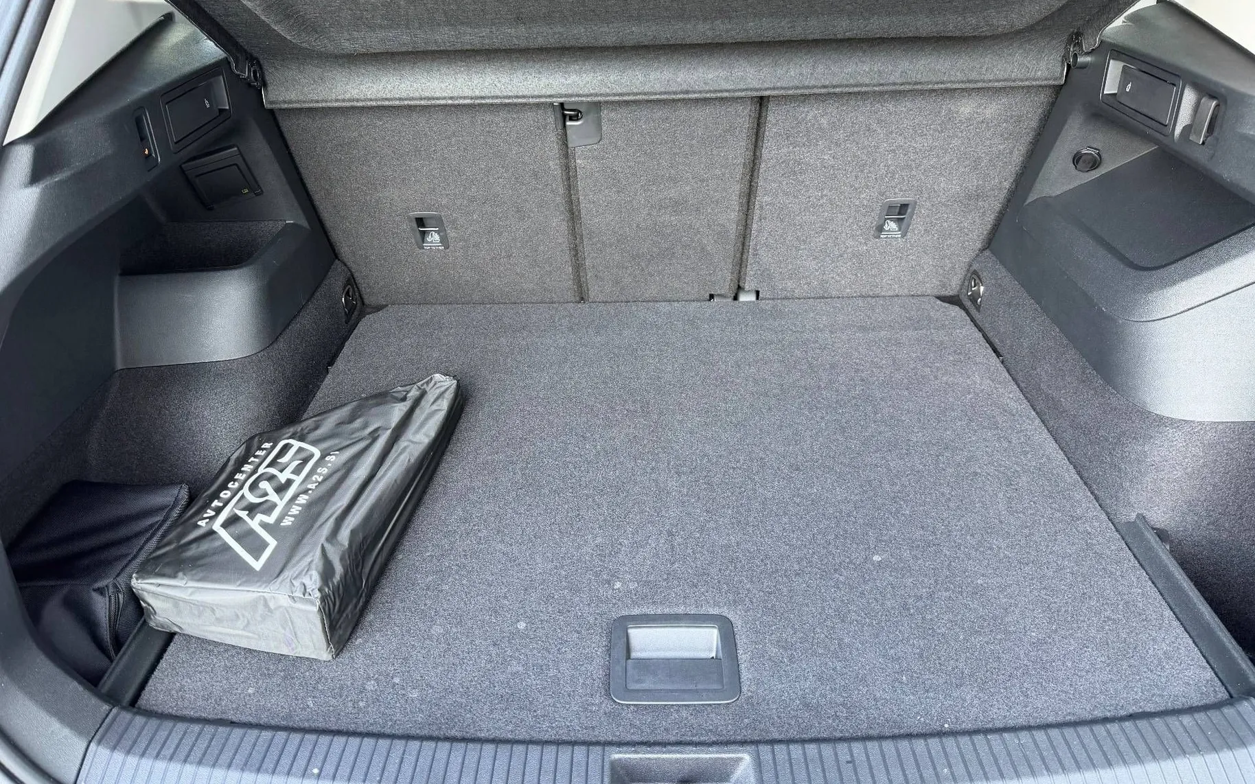 Notranja slika - Volkswagen Tiguan - 1.5 eTSI BMT 4ALL DSG-IQ Light-360 kamera-Vl.kljuk - 7