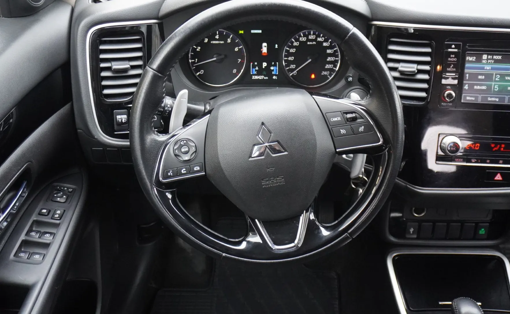 Zunanja slika - Mitsubishi Outlander - 2.0 MIVEC 4WD Intense CVT - 8