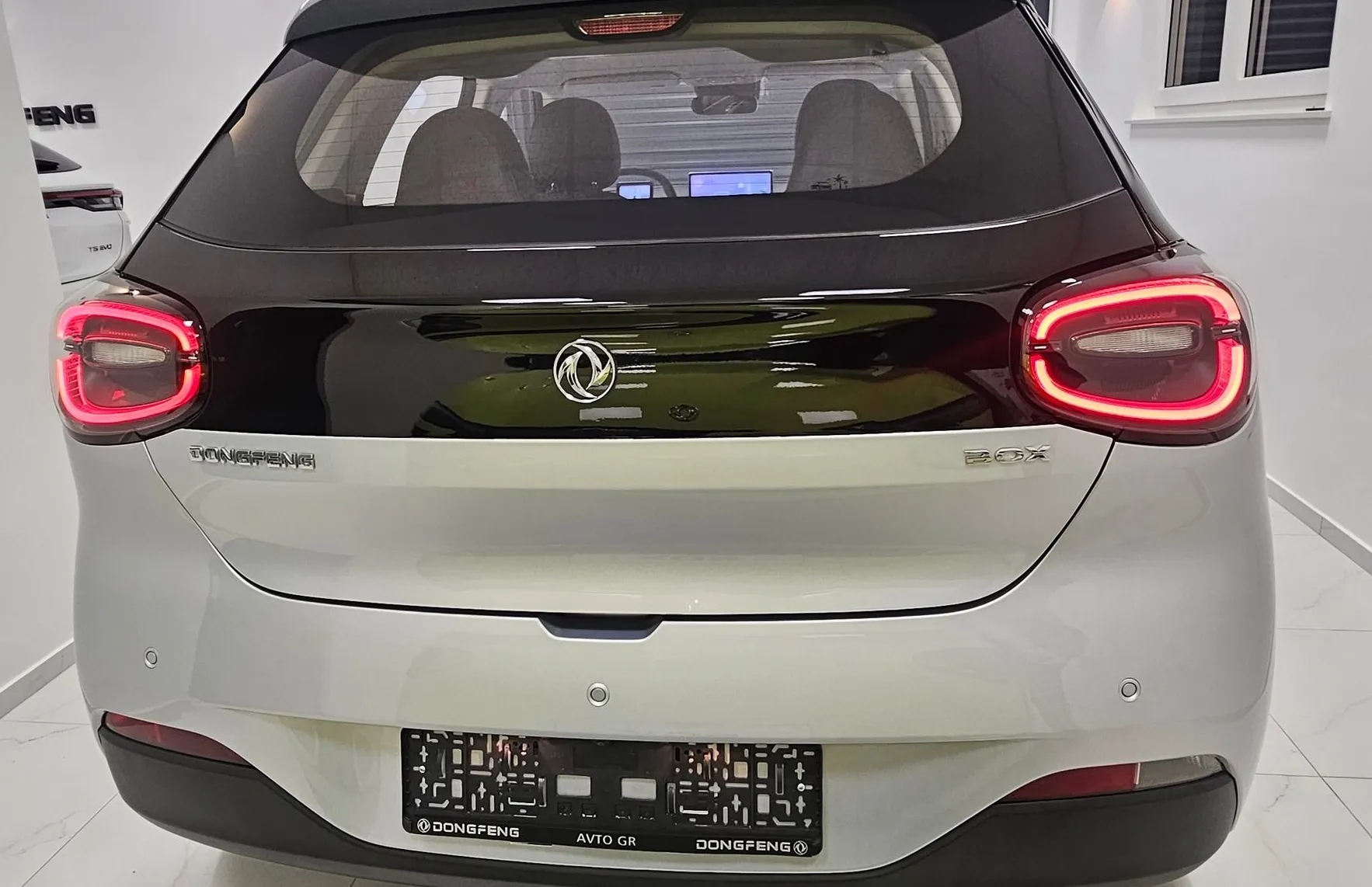 Zunanja slika - Dongfeng Box - 42.3 kWh 70 kW- SILVER- - 19