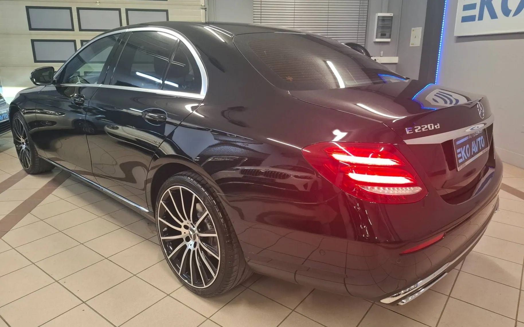 Zunanja slika - Mercedes-Benz E-Razred - E 220 d SAMO 83000KM-1LASTNIK-SLO-FUL LED-ALU 20 - 2