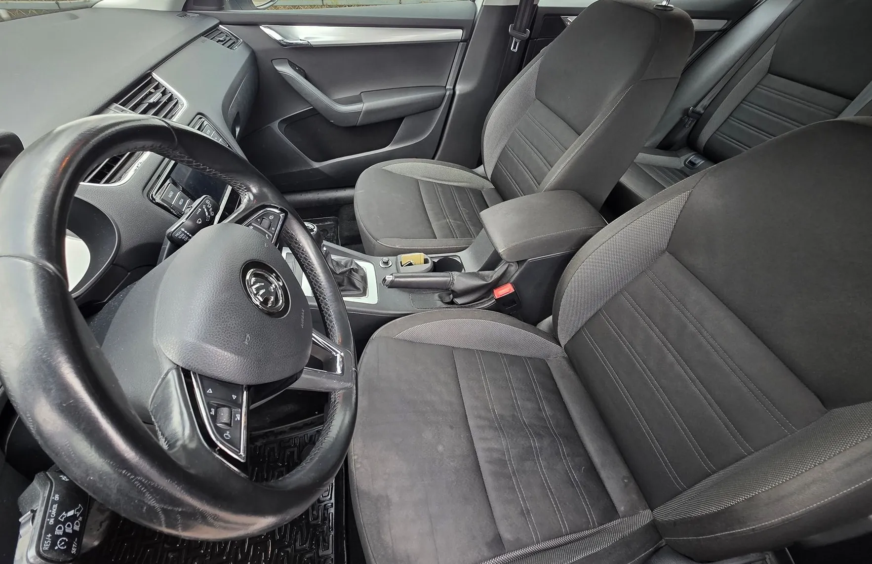 Zunanja slika - Škoda Octavia - 1.6 TDI STYLE ALU PLATIŠČA-MF-ZALSON-SLOVENSKA - 12