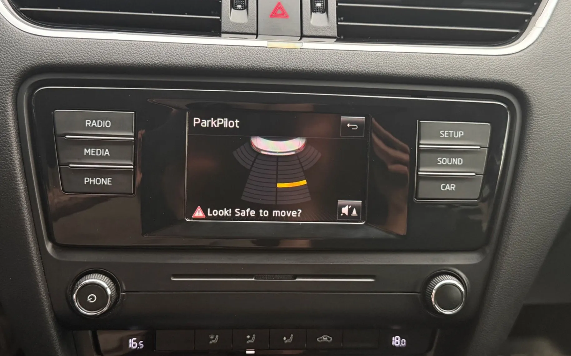 Notranja slika - Škoda Octavia - 1.6 TDI-LIMUZINA-LIZING ZA TUJCE-KLJUKA-ODLIČEN- - 11