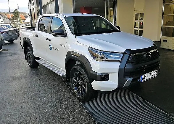 Zunanja slika - Toyota Hilux - 2.8 D-4D 4x4 INVINCIBILE TSS - 1