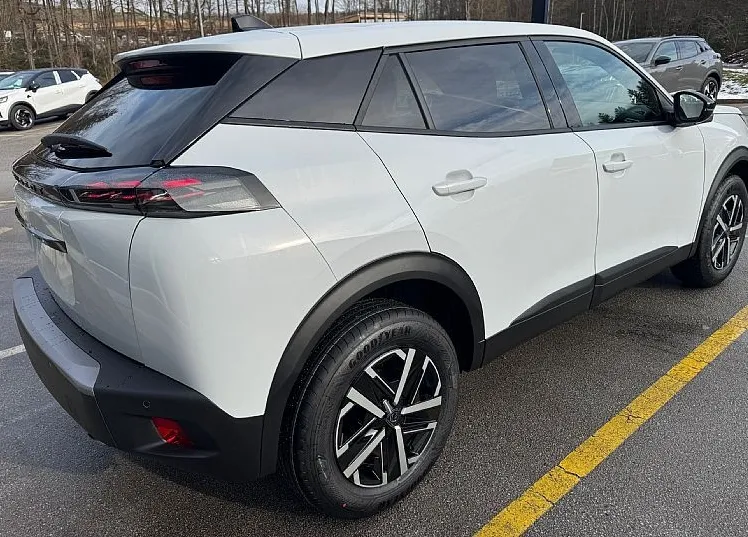 Zunanja slika - Peugeot 2008 - ACTIVE PACK PureTech 100 - BON ZA ZIMSKE GUME - 3