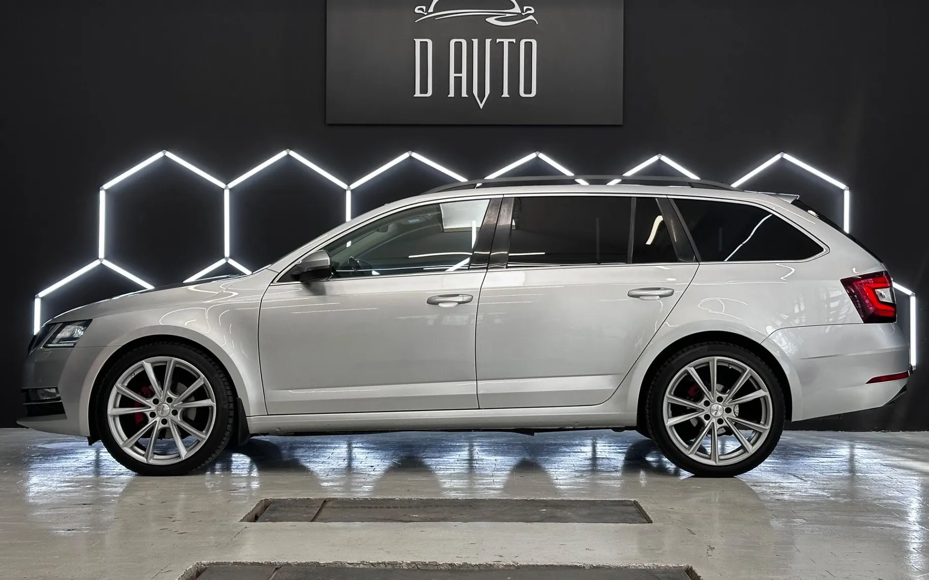 Zunanja slika - Škoda Octavia - 2.0 TDI DSG 110 kW-LED-NAVI-KLJUKA-AMBIENT-ACC - 4