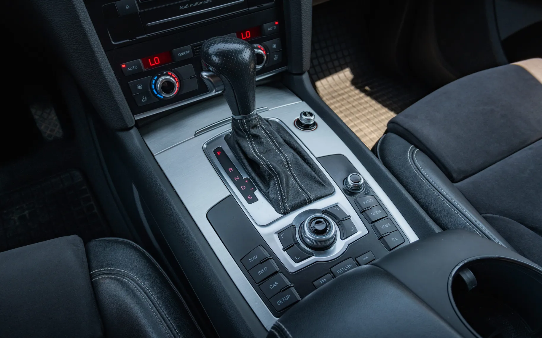 Notranja slika - Audi Q7 - quattro 3,0 TDI clean diesel Sport Tiptronic - 13