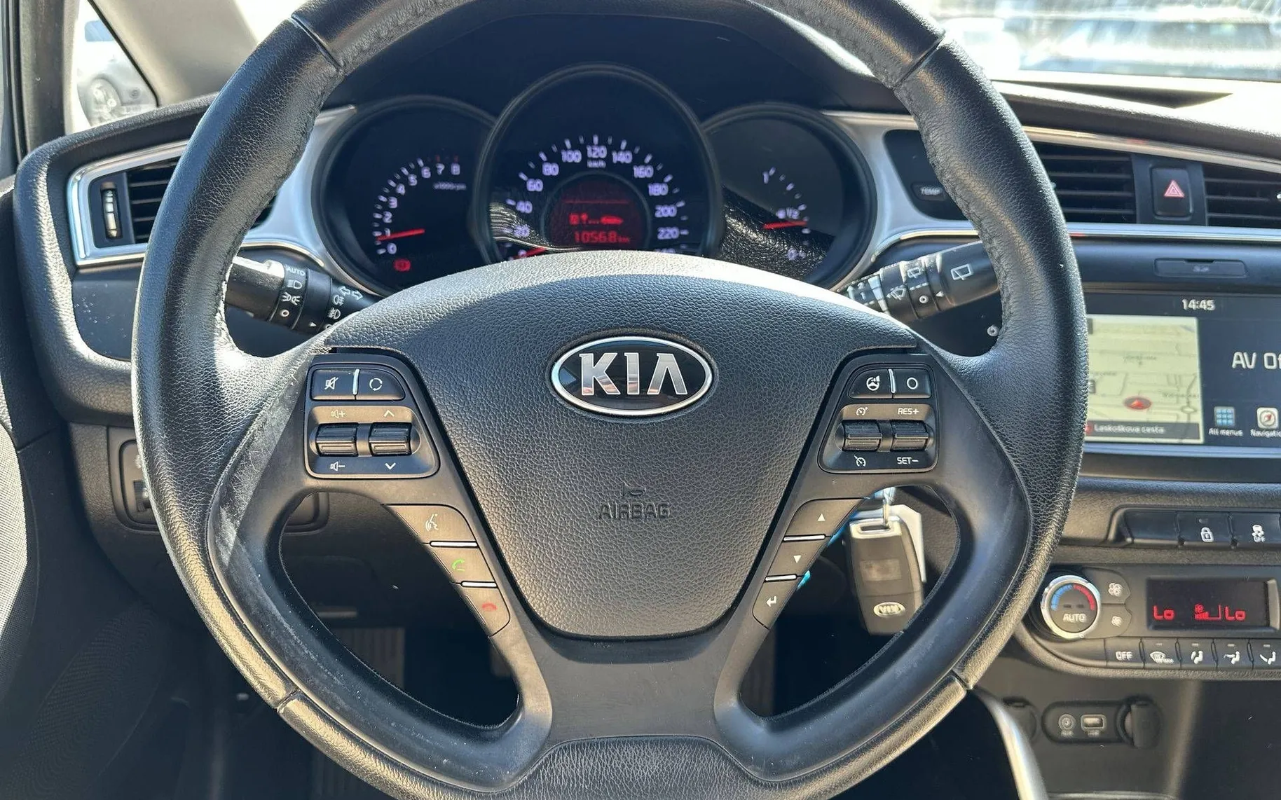 Notranja slika - KIA Ceed - 1.4 CVVT LX Champion NAVI - 14
