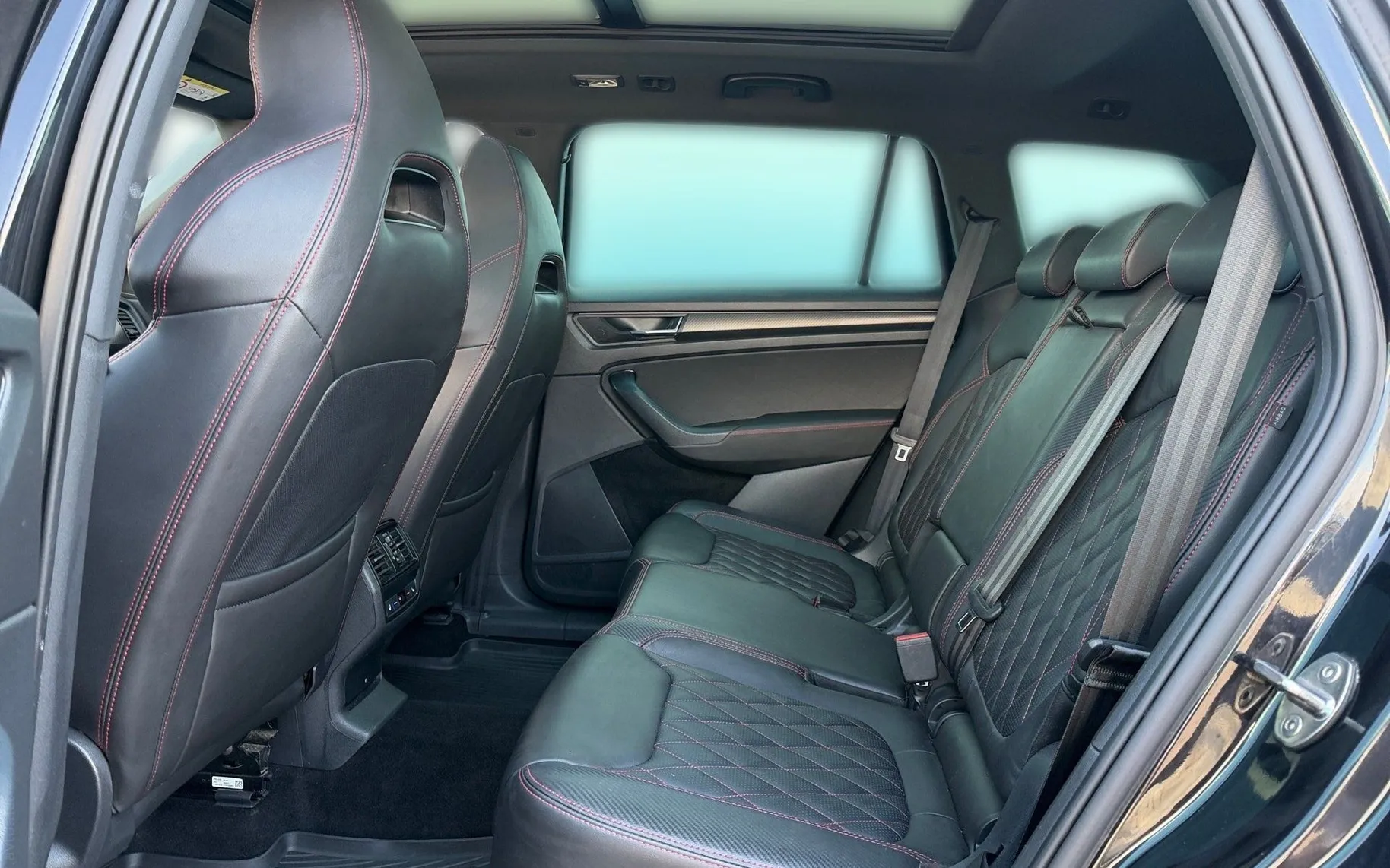 Notranja slika - Škoda Kodiaq - 4x4 2.0 TSI RS DSG-Panorama-Webasto-360 kamera.... - 11