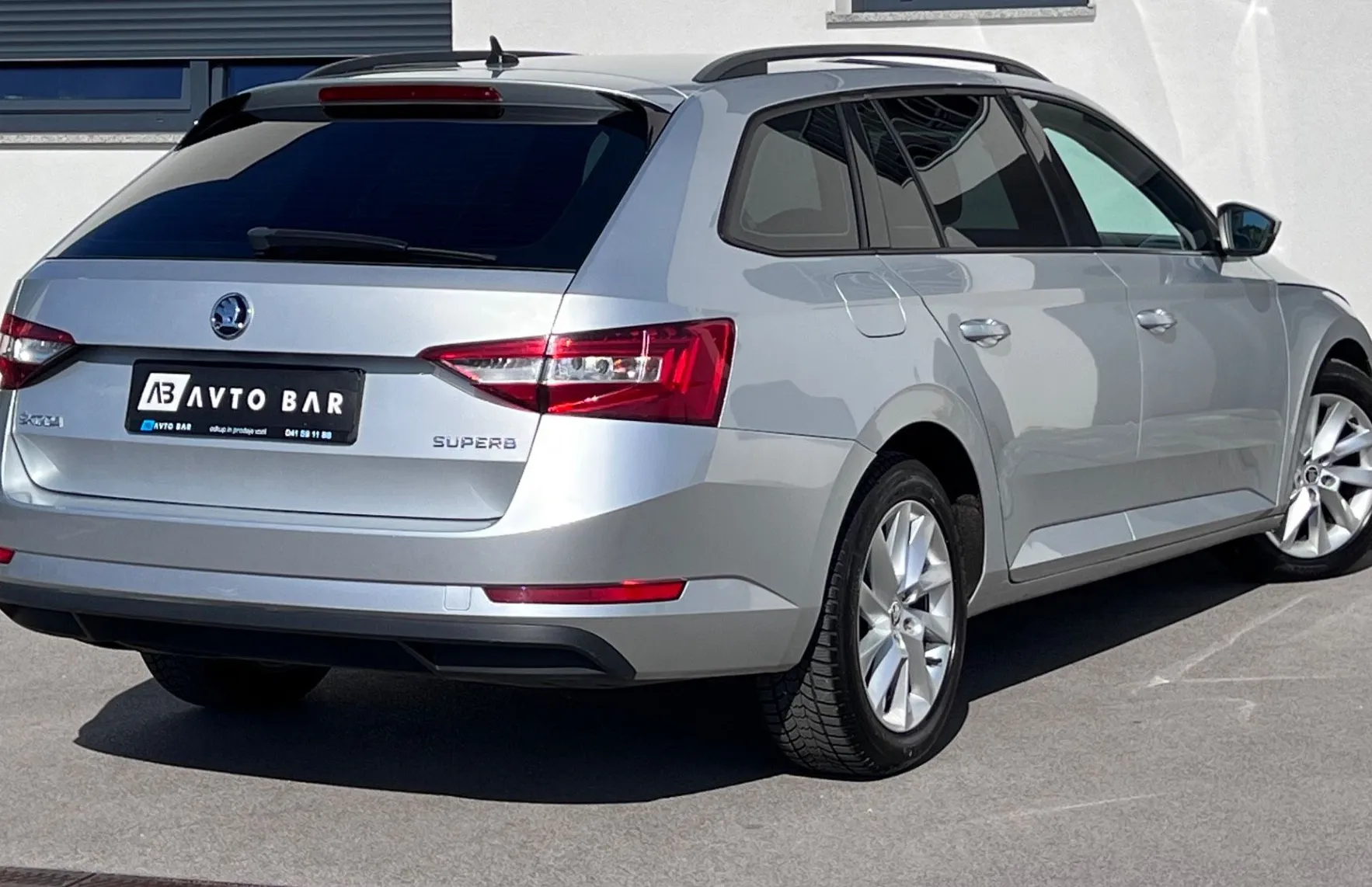 Zunanja slika - Škoda Superb - 2.0 TDI+ALU+TEMP+USB - 6