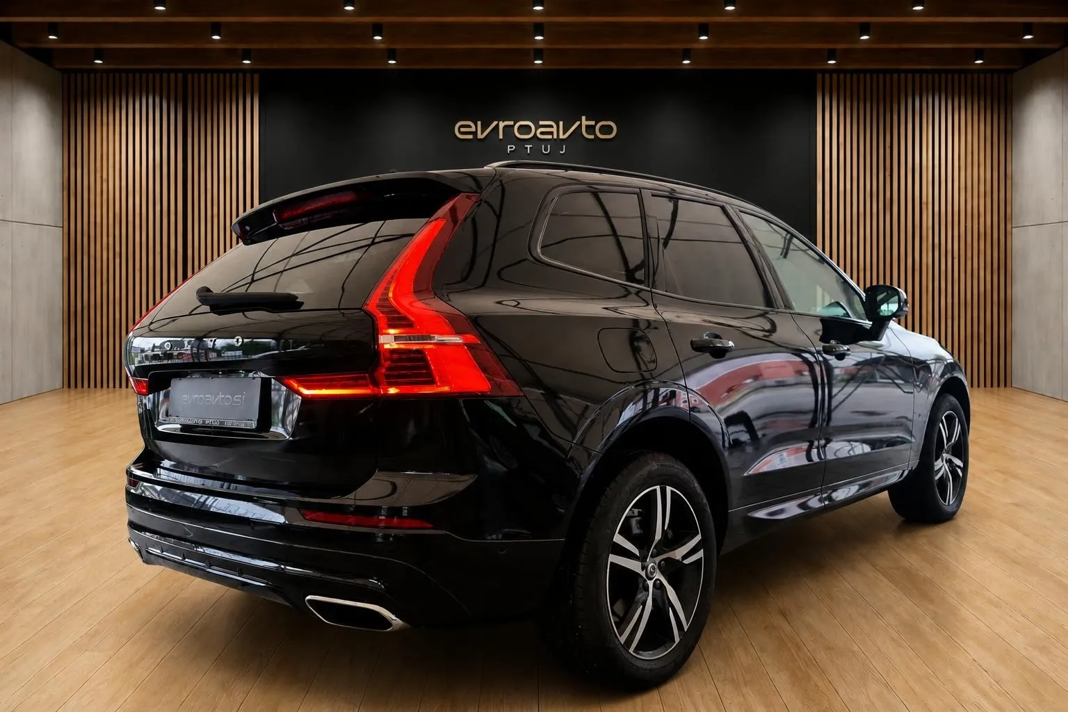 Zunanja slika - Volvo XC60 - B4D R-Design Avt.-Head-up zaslon  HUD -360-Radar - 3