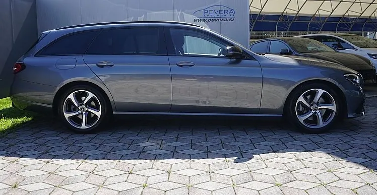 Zunanja slika - Mercedes-Benz E-Razred - E 220 d T Avangarde+ LED+NAVI+18 COL ALU +PRIKLOP+ - 4