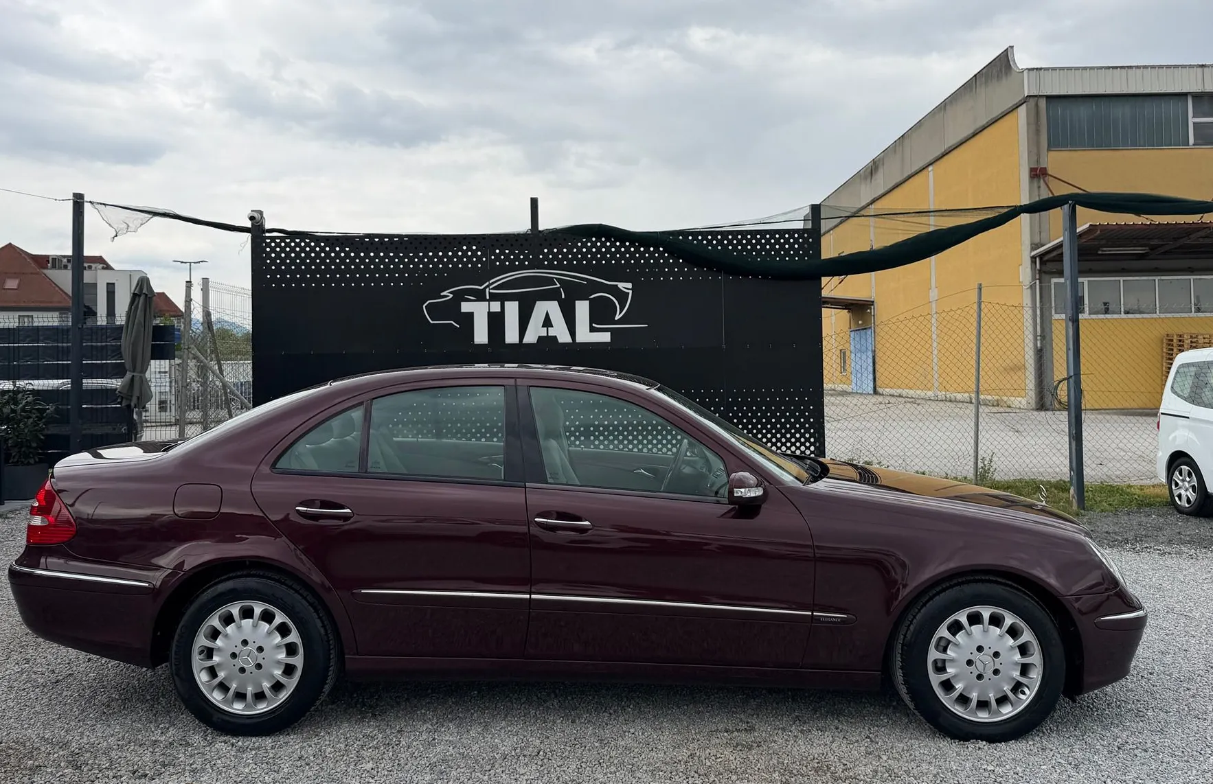 Zunanja slika - Mercedes-Benz E-Razred - E 280 CDI ELEGANCE-PREVOZENIH SAMO 64.000KM - 8