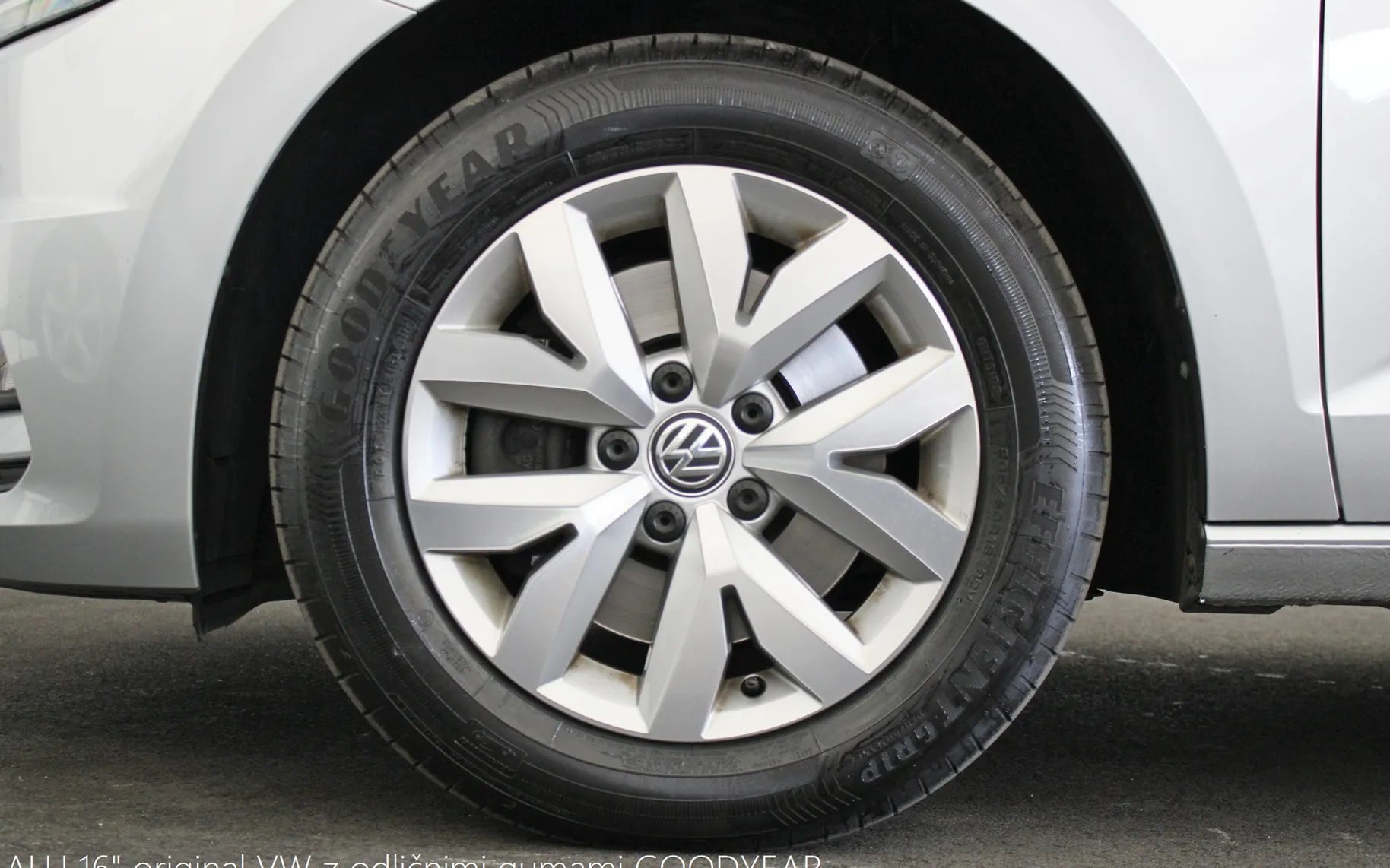 Zunanja slika - Volkswagen Touran - 2.0 TDI DSG Family 150KM - 18