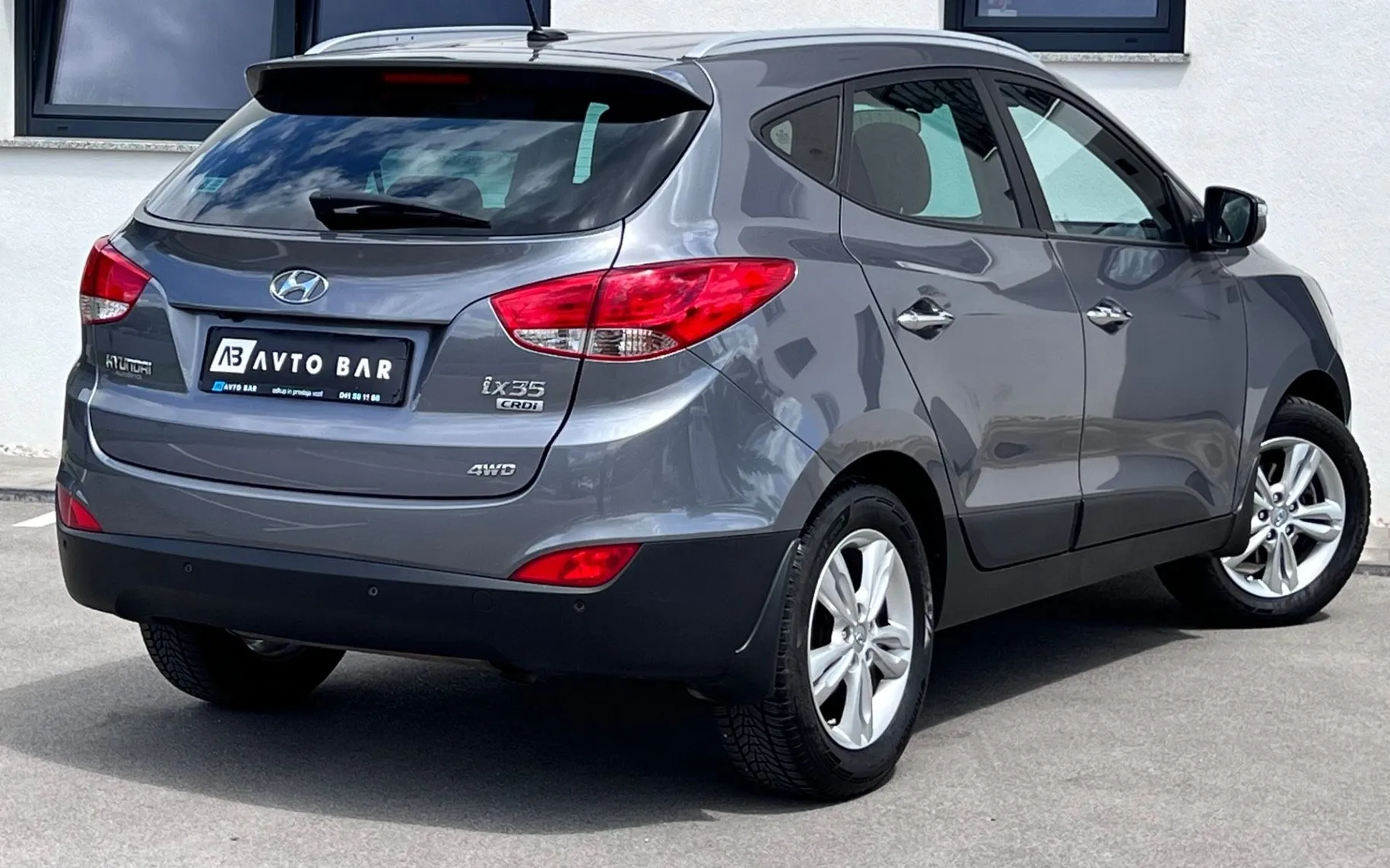 Notranja slika - Hyundai ix35 - 4WD 2.0 CRDi+1.LAST+SLO+NAVI+R.KAMERA - 8