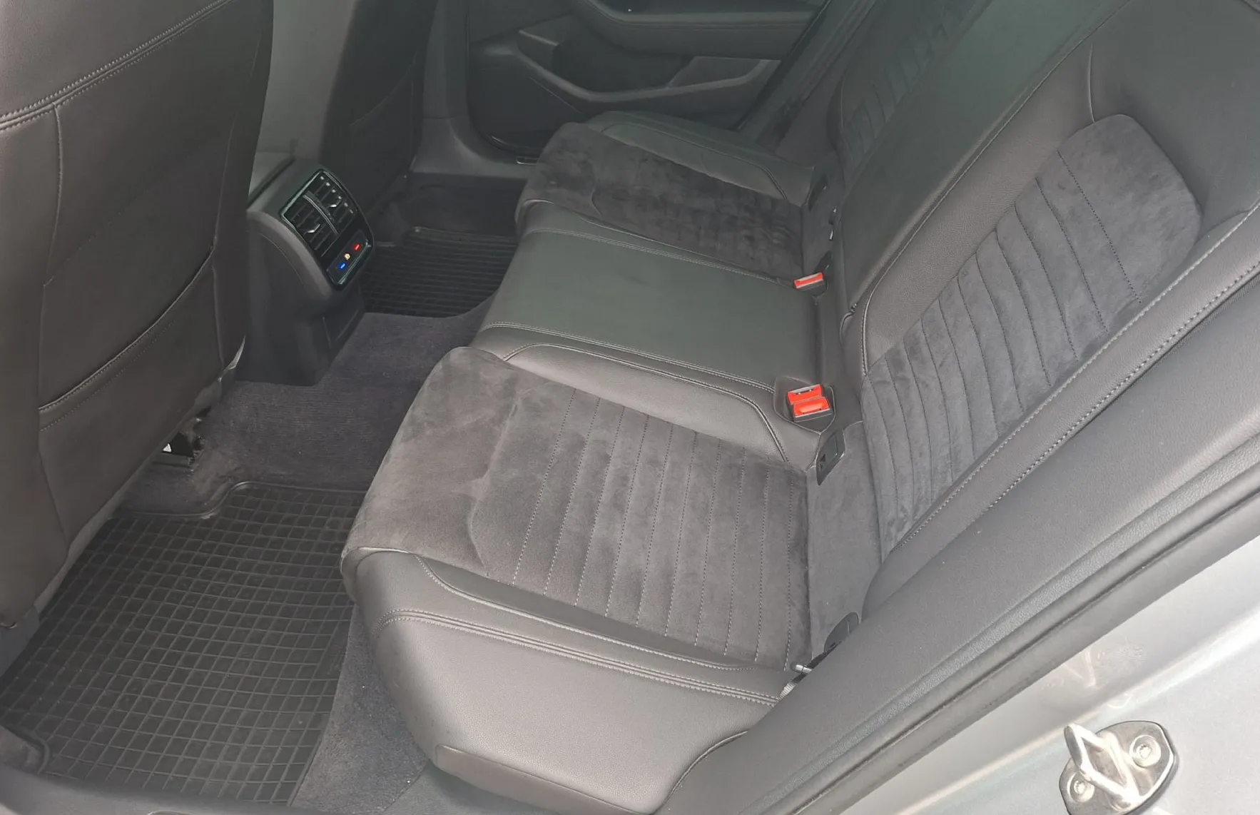 Zunanja slika - VW Passat - Variant 2.0 TDI  4-Motion R-line DSG - 9