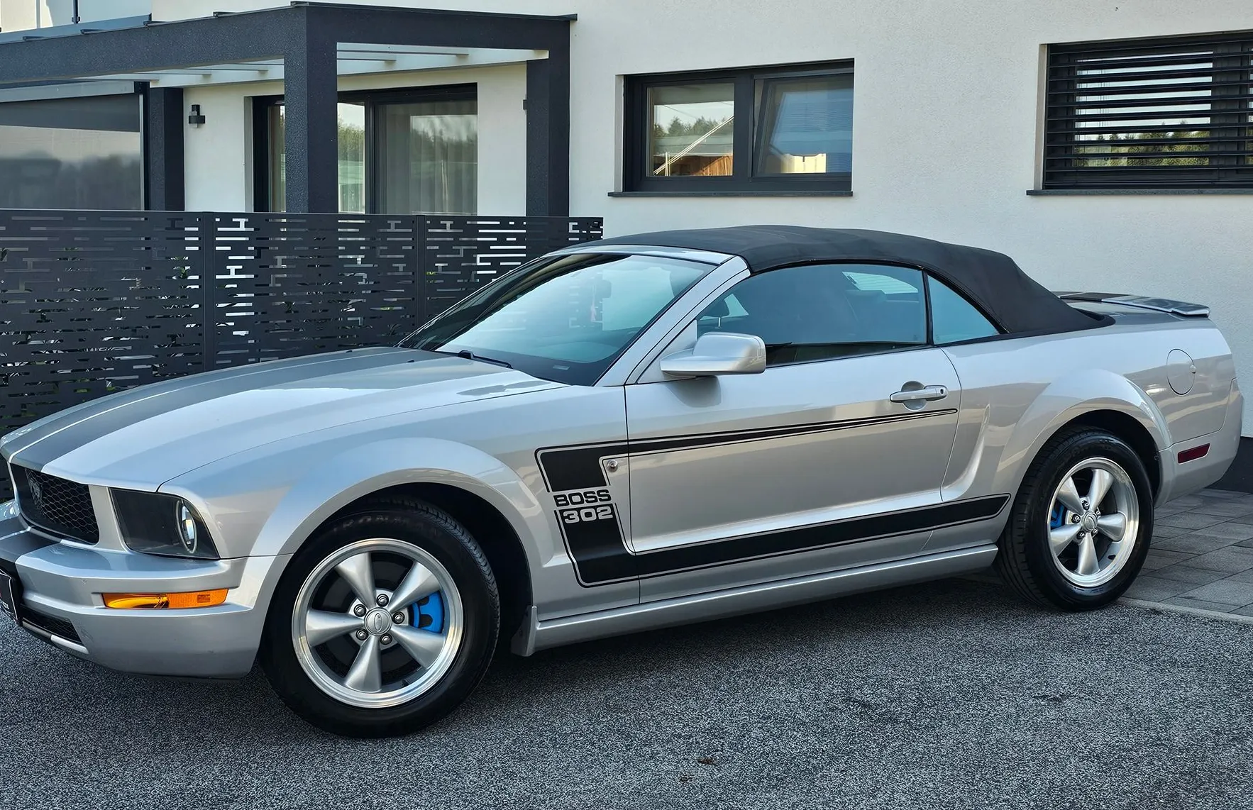 Zunanja slika - Ford Mustang - GT 4.6 CABRIO- AUTOMATIC-ODLIČEN-Le 125.000km - 17