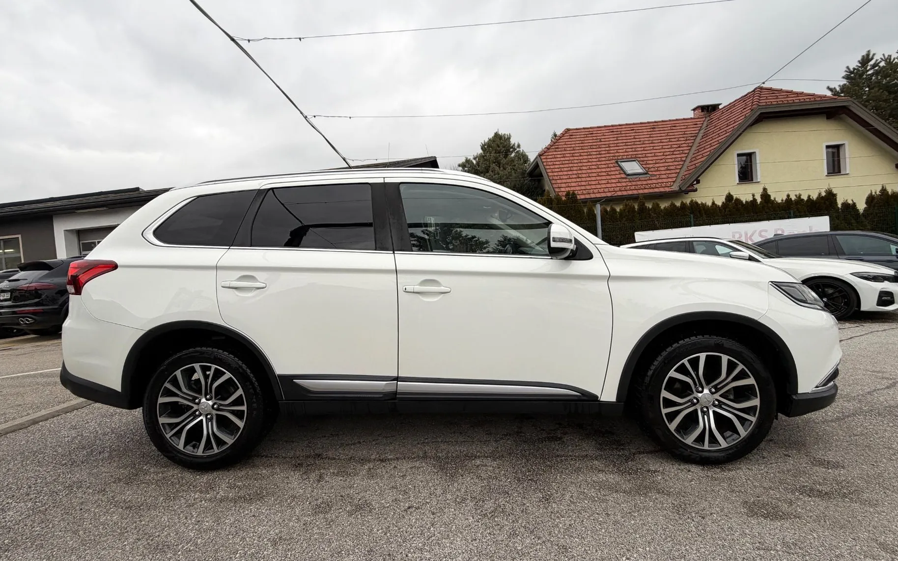 Zunanja slika - Mitsubishi Outlander - 2.2 DI-D 4WD AUT INSTYLE 7SEDEŽEV XENON ACC KAMERA - 6