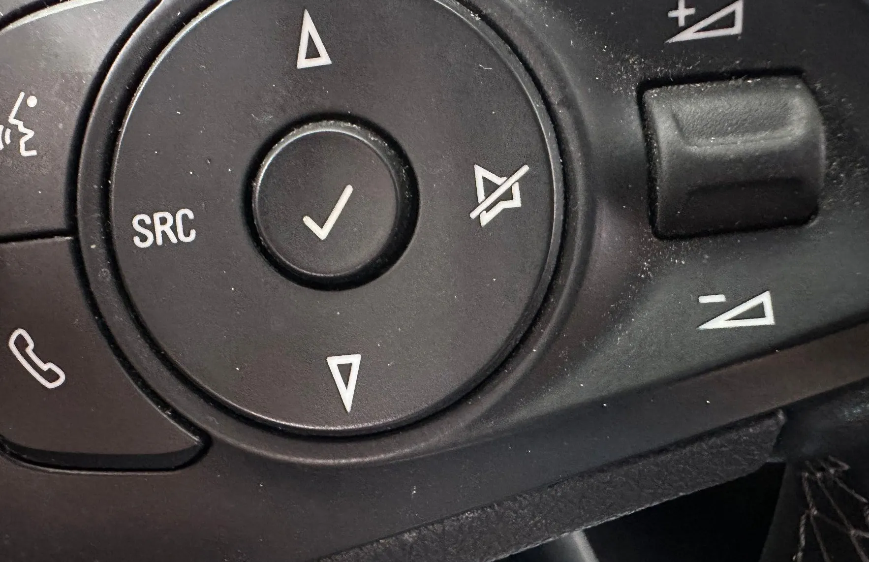 Zunanja slika - Opel Crossland - 1.2  BENCIN.KAMERA.LED.USNJE.NAVI.SAMO 73.000KM. - 4