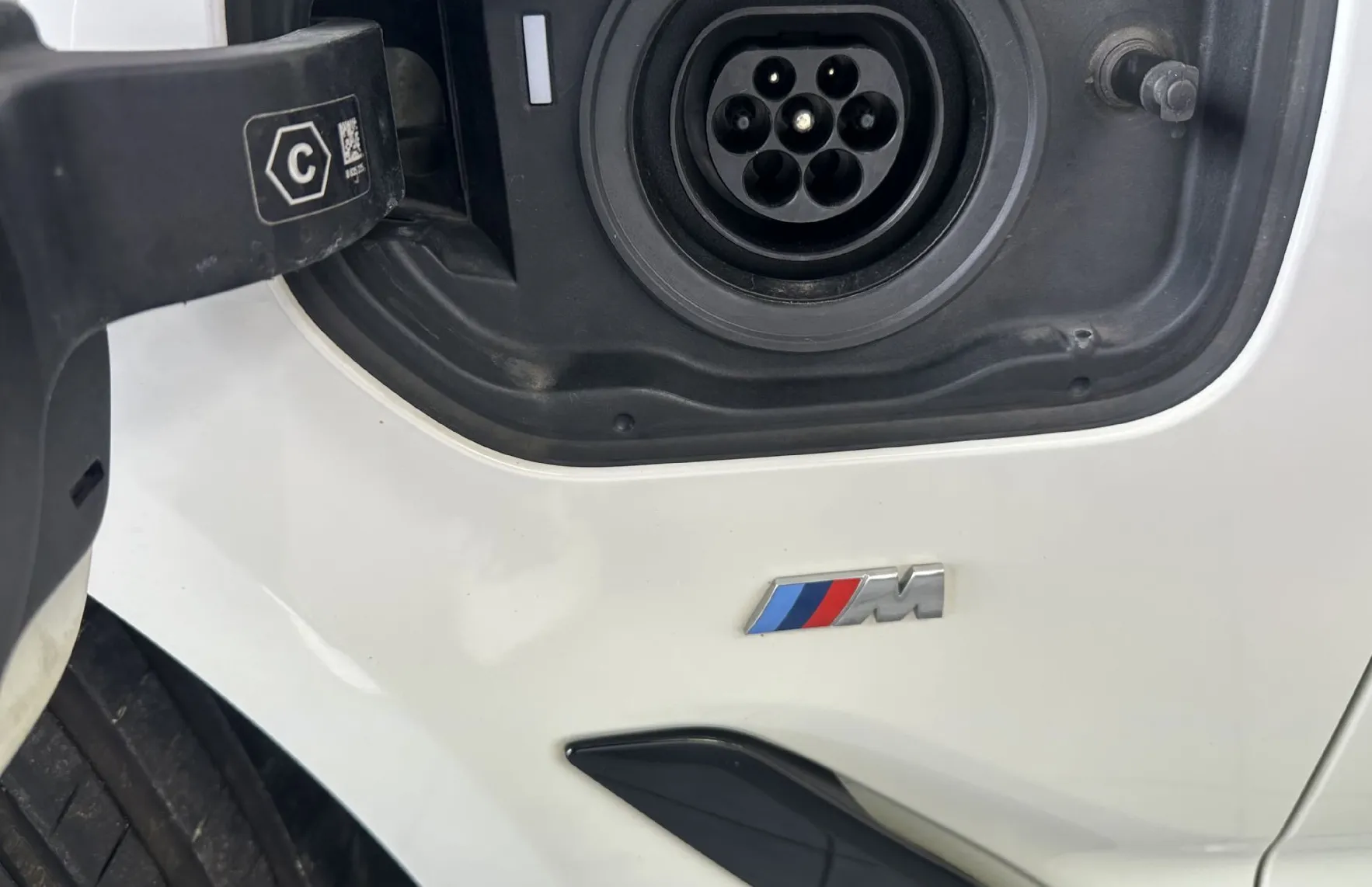 Zunanja slika - BMW Serija 5 - Touring: 530e  Avt.M Sport.4X4.NEMŠKI+4ALU.KAMERA.LED.AC - 23