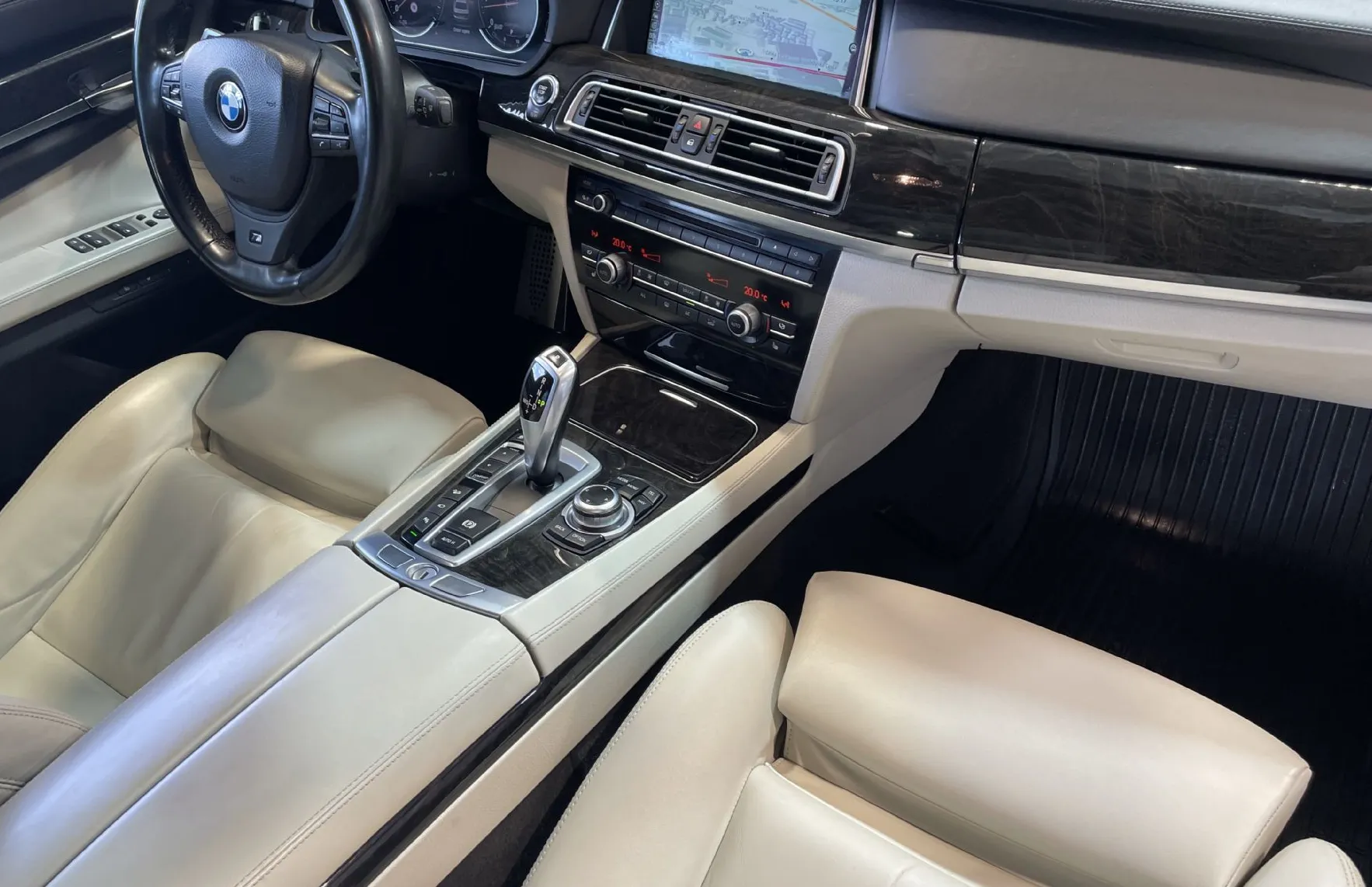 Zunanja slika - BMW Serija 7 - : 750d-xDrive-M OPTIK-NAVIGACIJA-INDIVIDUAL-MEMORY - 10