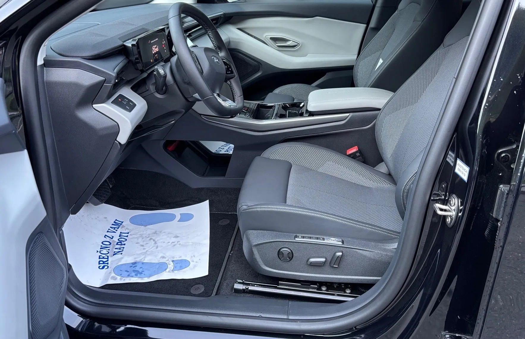 Zunanja slika - Ford Explorer - EV SELECT elektromotor 77 kWh 286PS AUT - 13