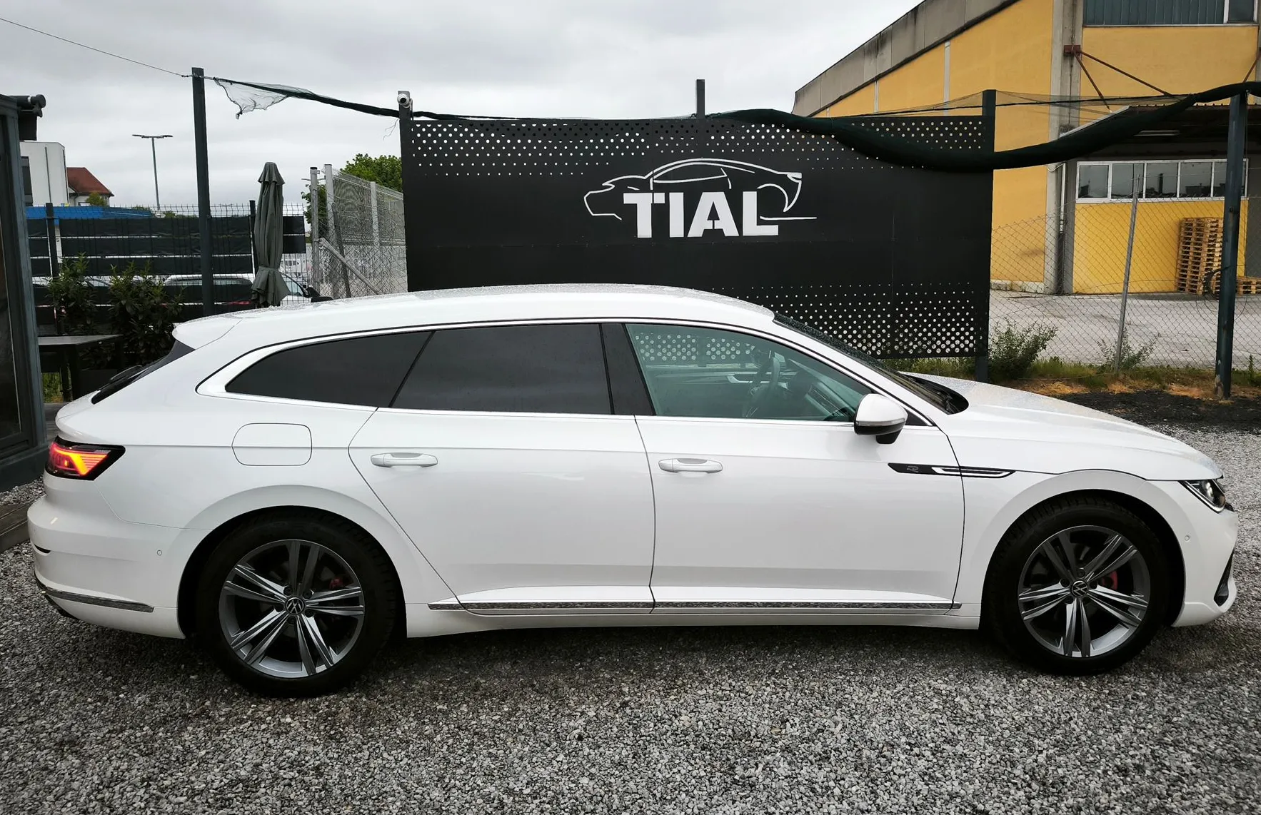 Zunanja slika - VW Arteon - Shooting Brake 2.0 TDI R-LINE-DSG-RECARO-200HP-VIRT-PERL-N - 8