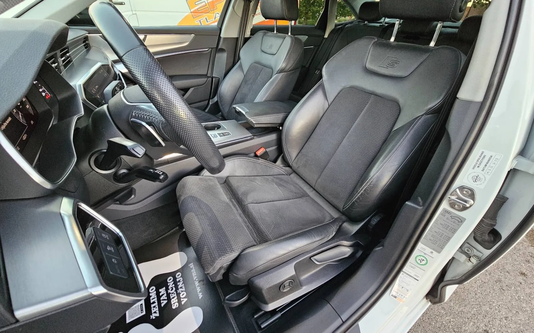 Notranja slika - Audi A6 - 55 TFSI e quattro Sport S tronic |VIRTUAL|RADAR| - 8